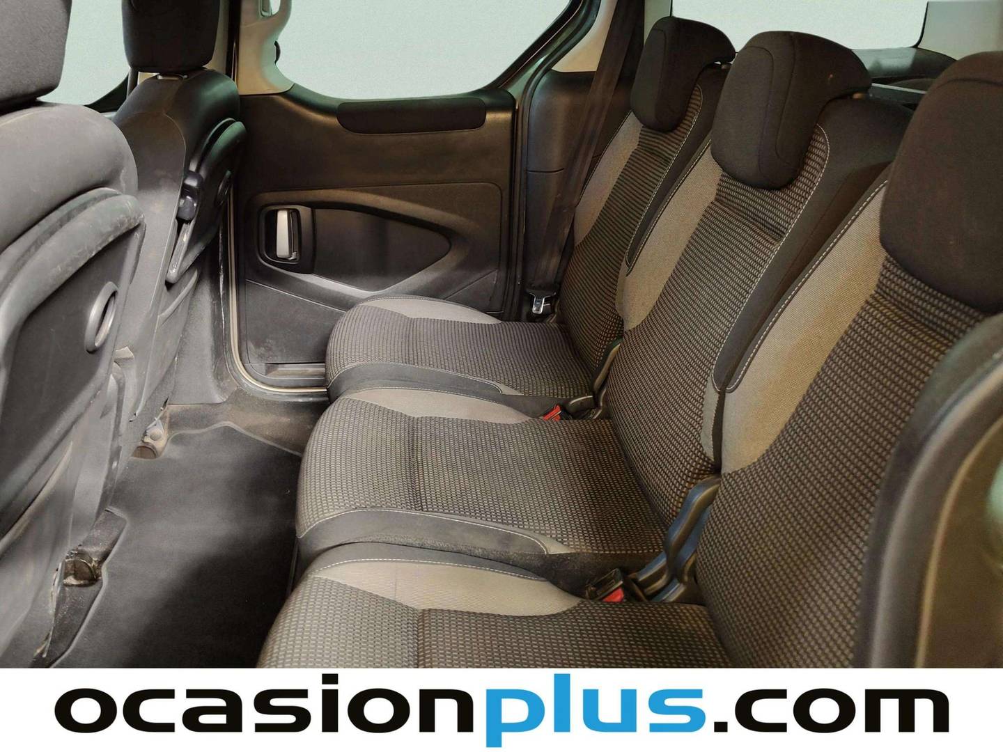 Foto asientos traseros Peugeot Partner Peugeot Partner Tepee Combi 1.6 BlueHDi Outdoor (100 CV)