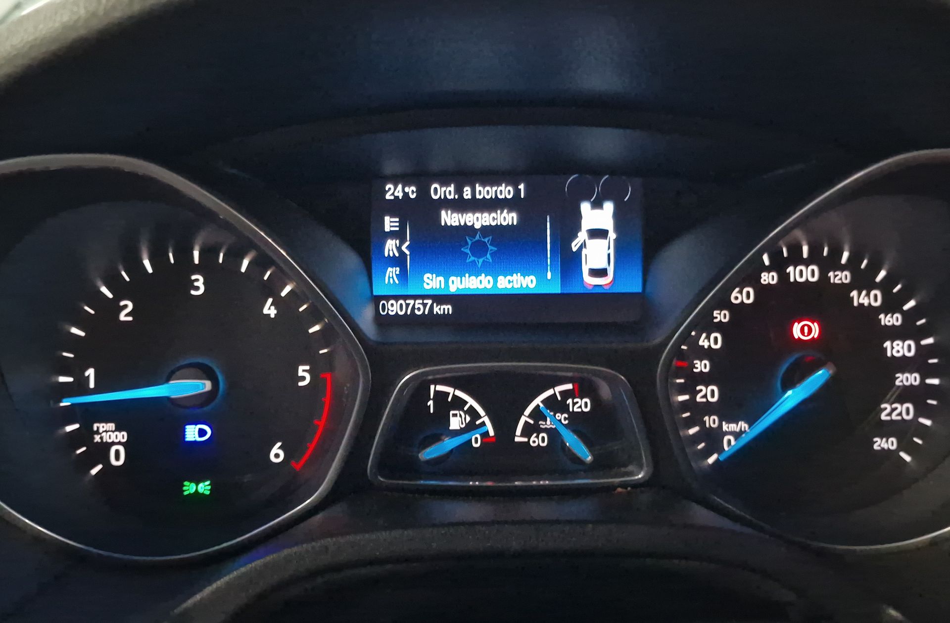 Ford Focus 1.5 TDCi Titanium - foto 26