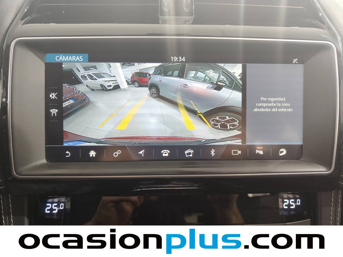 Foto Jaguar F-Pace Jaguar F-PACE 2.0T i4 R-Sport AWD Auto (250 CV)