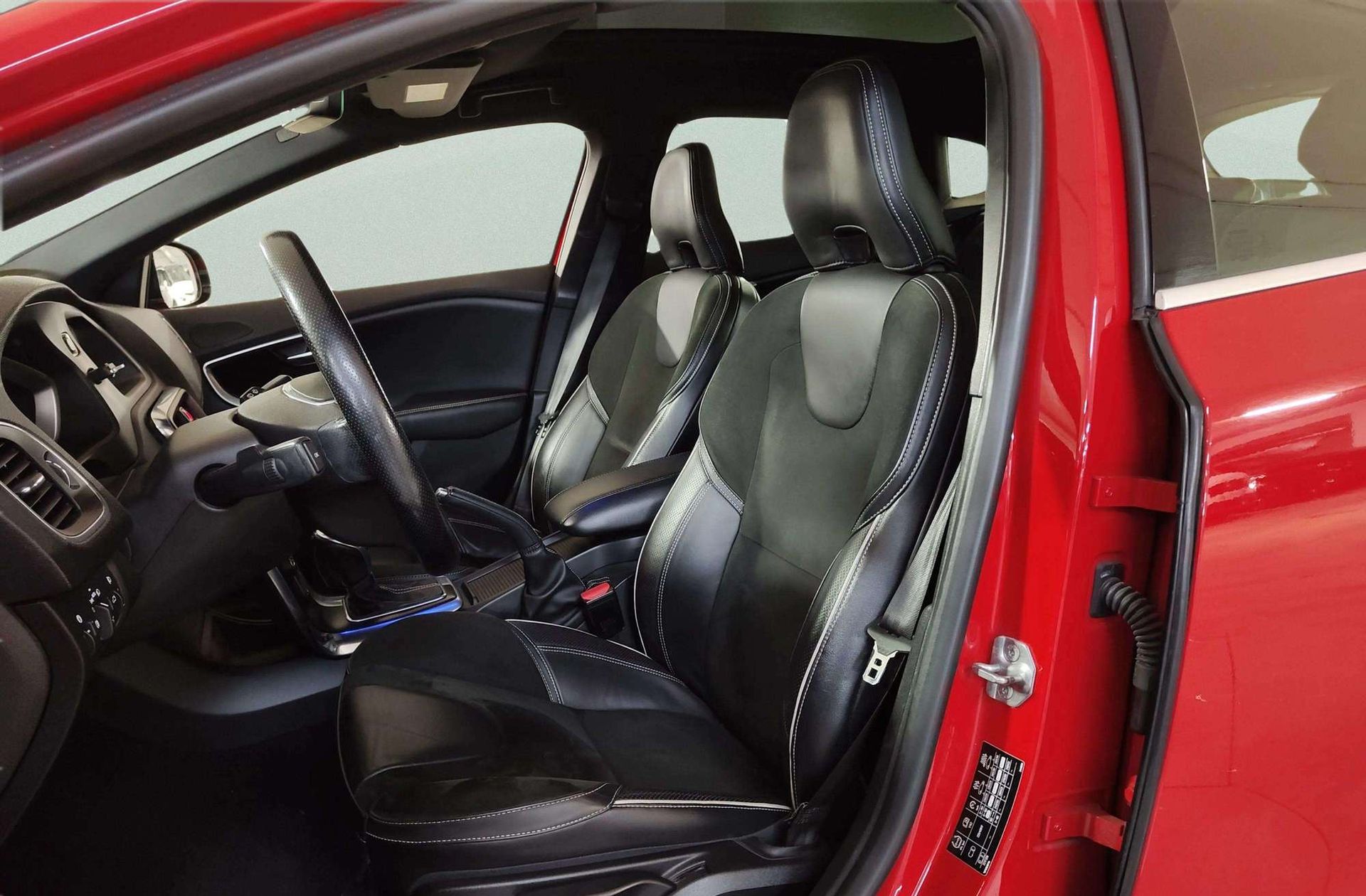 Volvo V40 D3 R-Design Momentum - foto 12