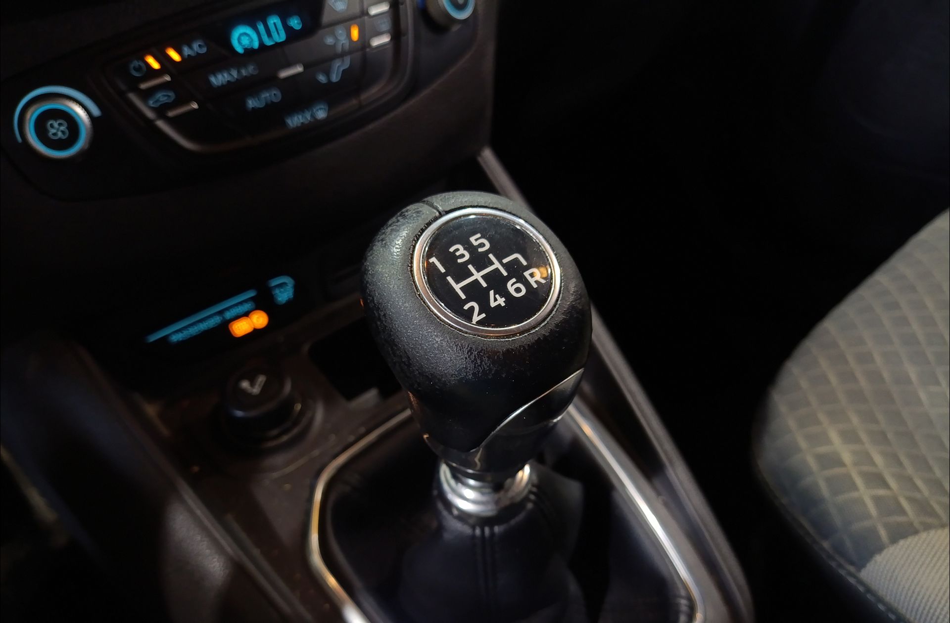 Ford Tourneo Courier 1.0 EcoBoost Titanium - foto 5