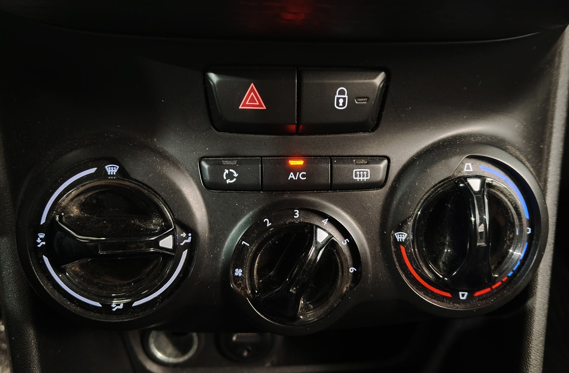 Peugeot 208 Style BlueHDi - foto 25