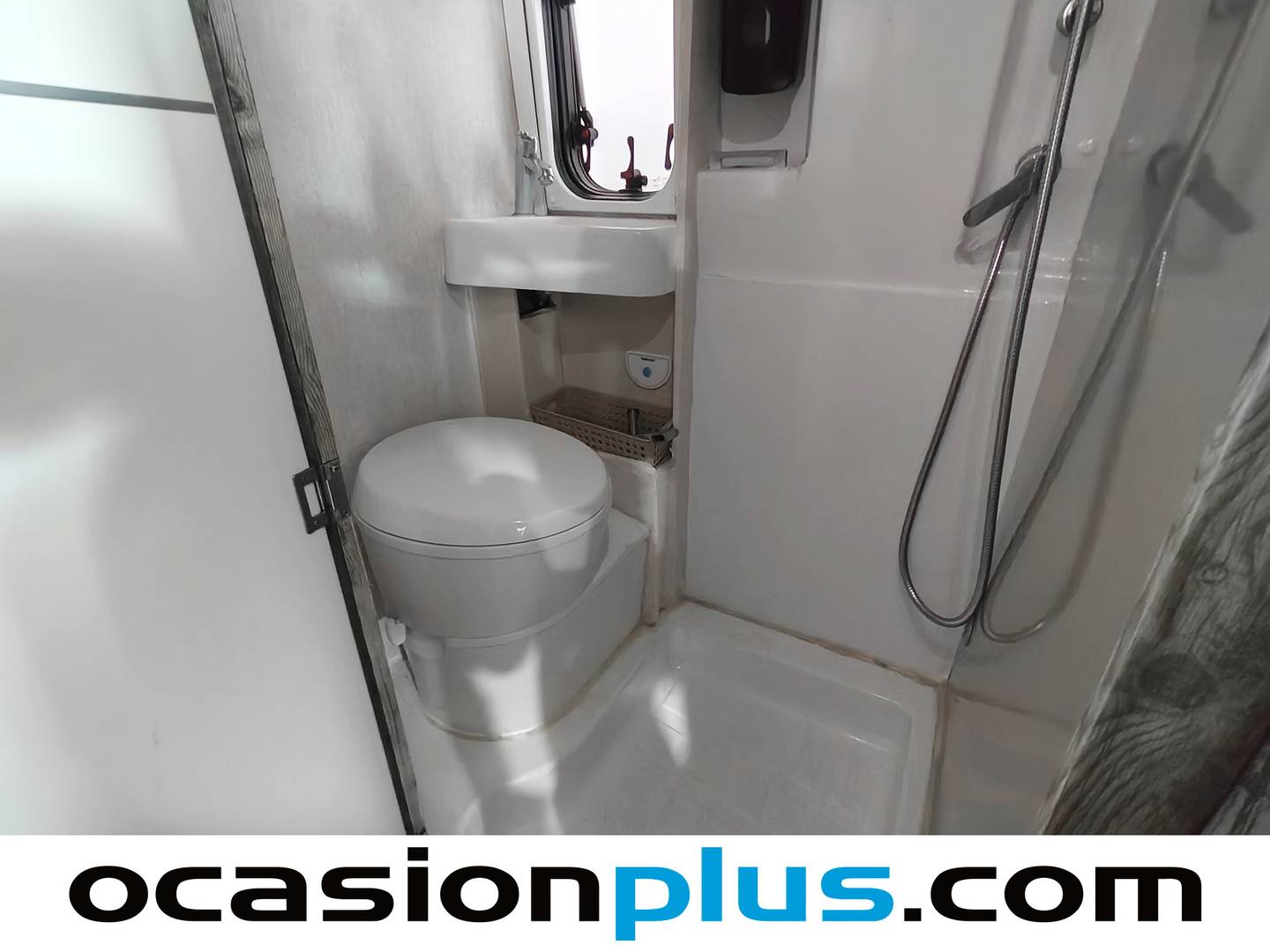 Acabados Challenger V114 Challenger V114 VIP (140 CV) 2 Plazas