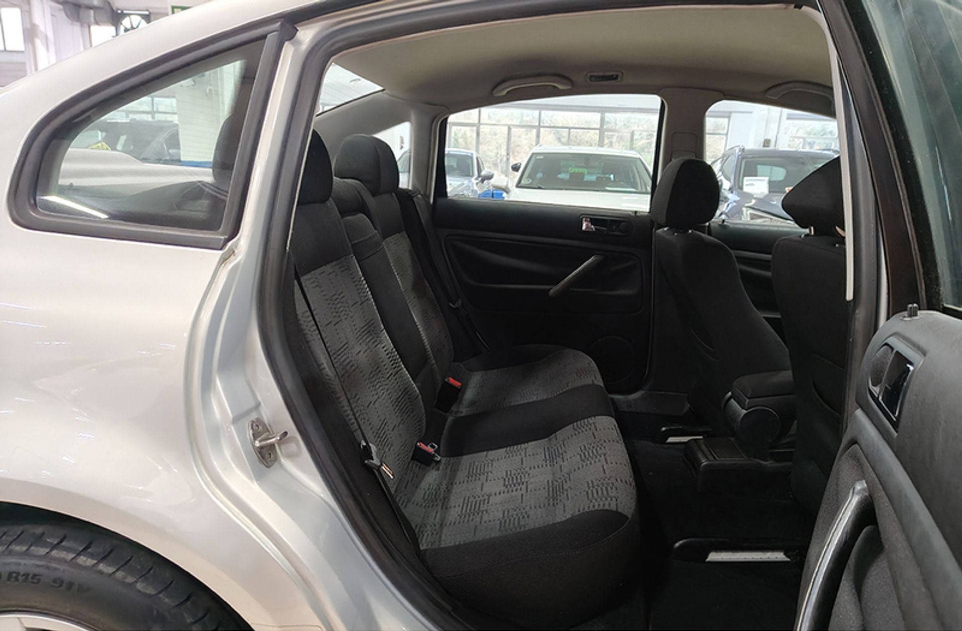 Volkswagen Passat Trendline 1.9 TDI - foto 14