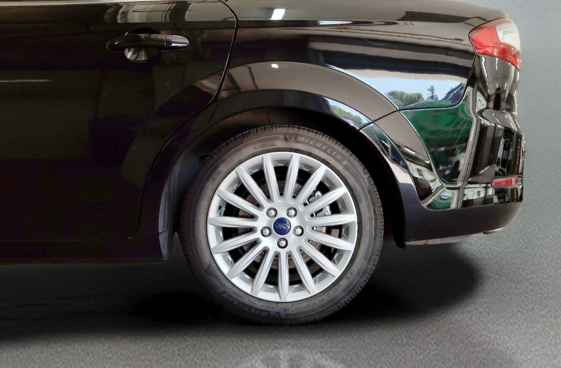 Ford Mondeo 2.0 TDCi Limited Edition - foto 35