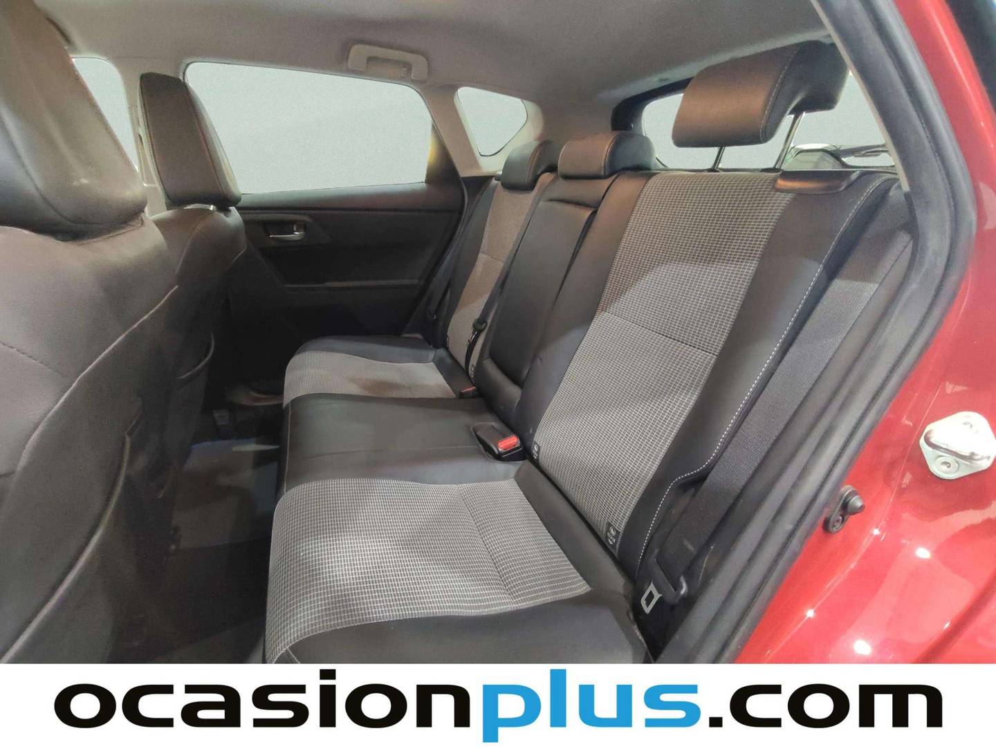 Foto asientos traseros Toyota Auris Toyota Auris 140H Hybrid Advance (136 CV)