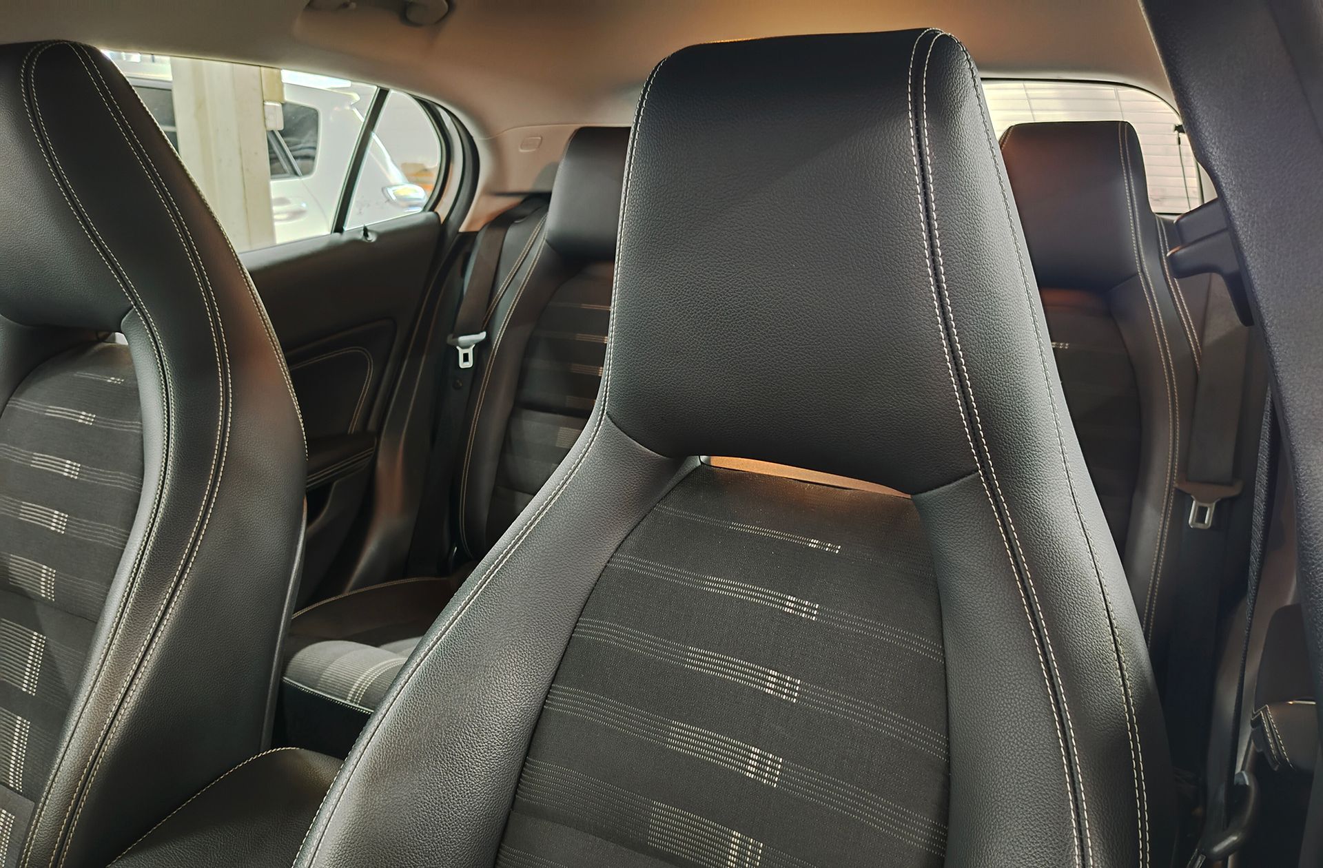 Mercedes-Benz GLA 200 d - foto 8