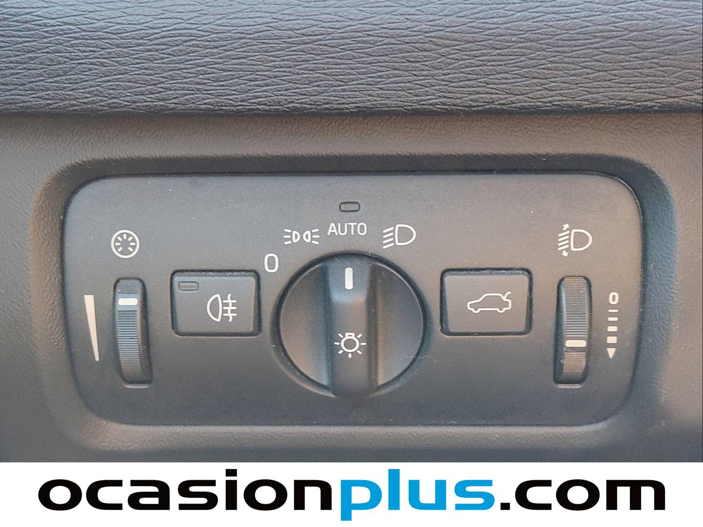 Foto Volvo V40 Volvo V40 D3 Momentum (150 CV)