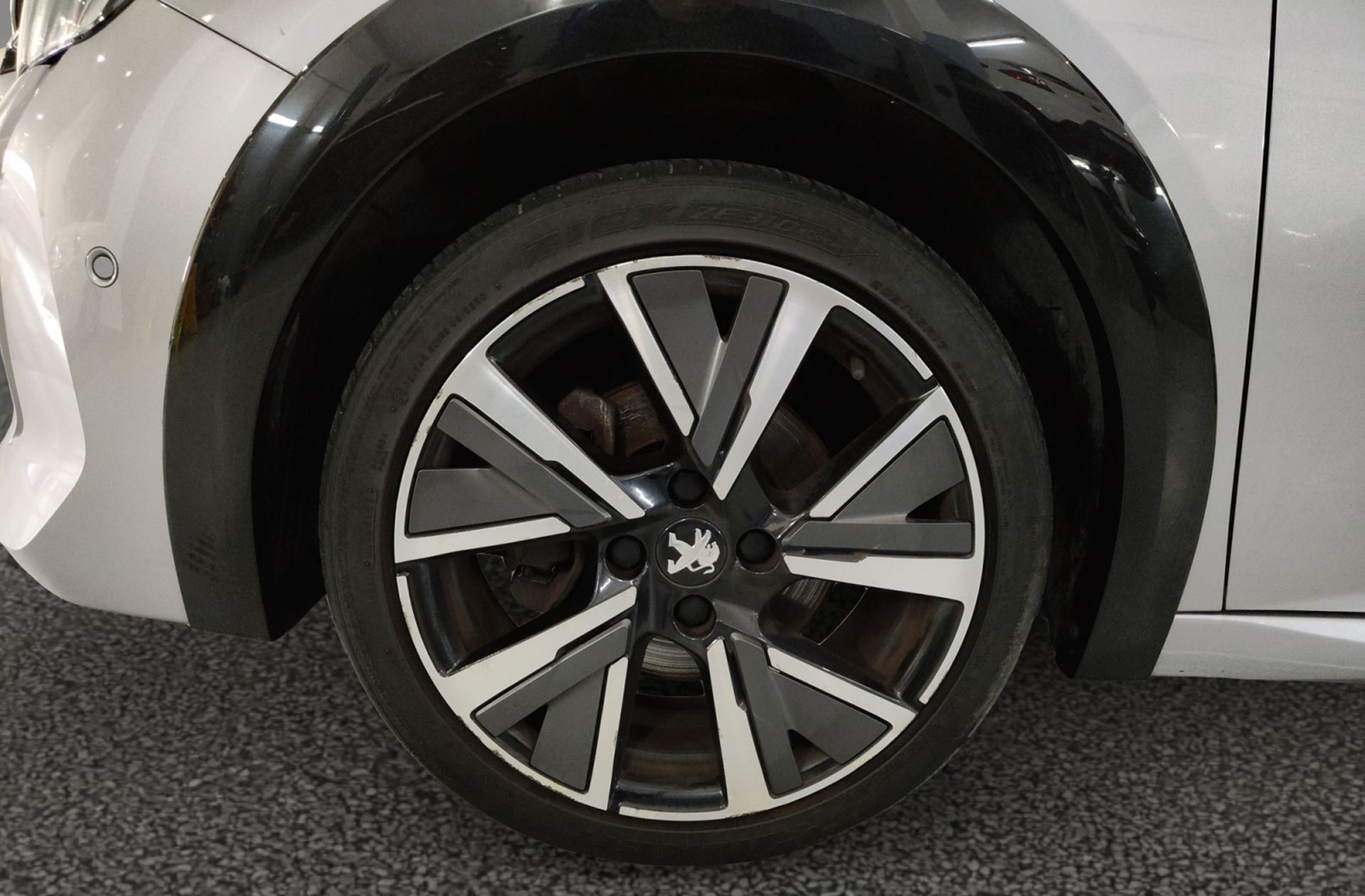 Peugeot 208 PureTech 100 GT - foto 37