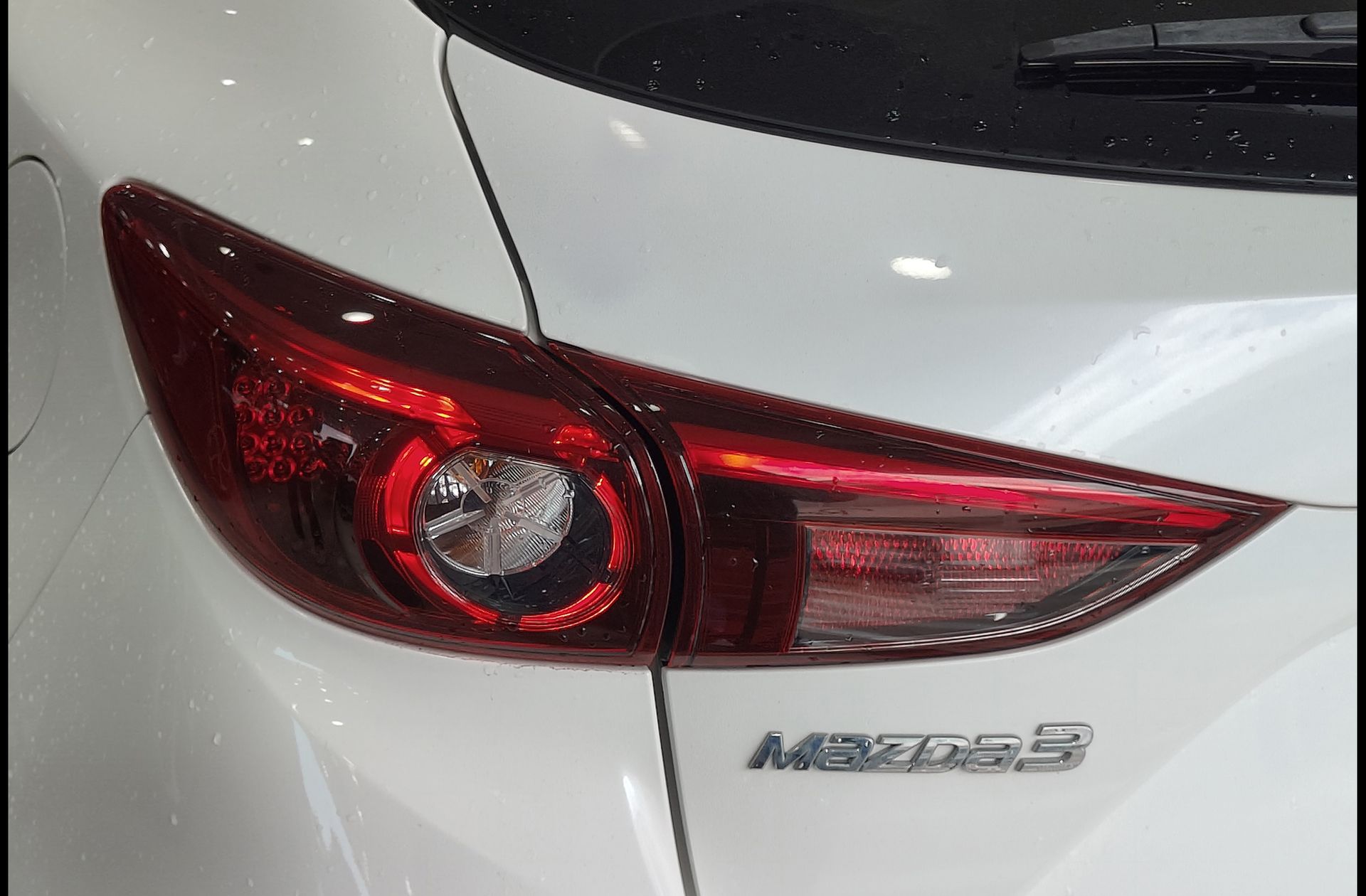 Mazda3 2.0 GE Black Tech Edition - foto 15