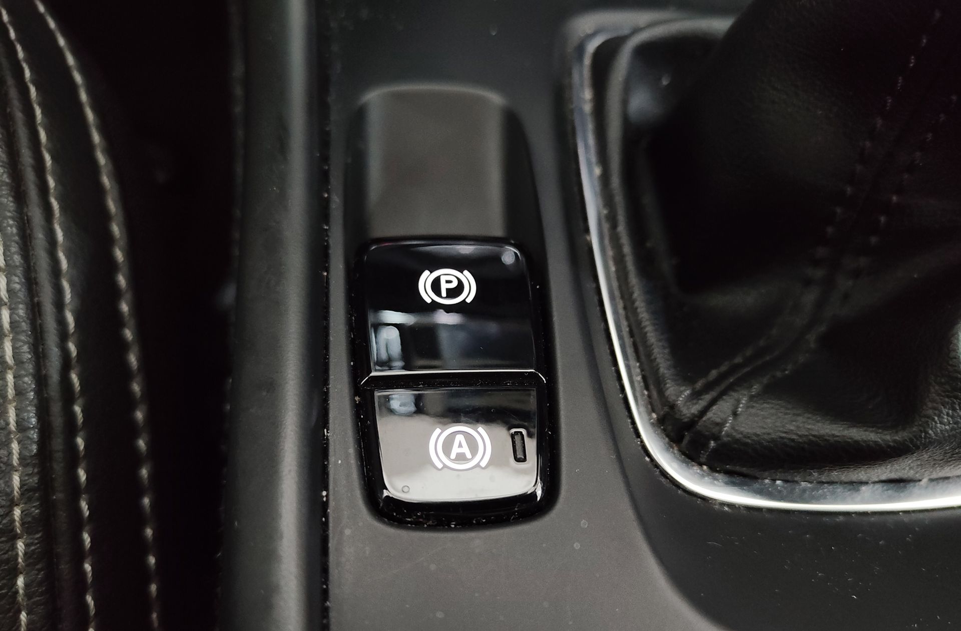 Volvo XC40 D3 Business Plus AWD - foto 30