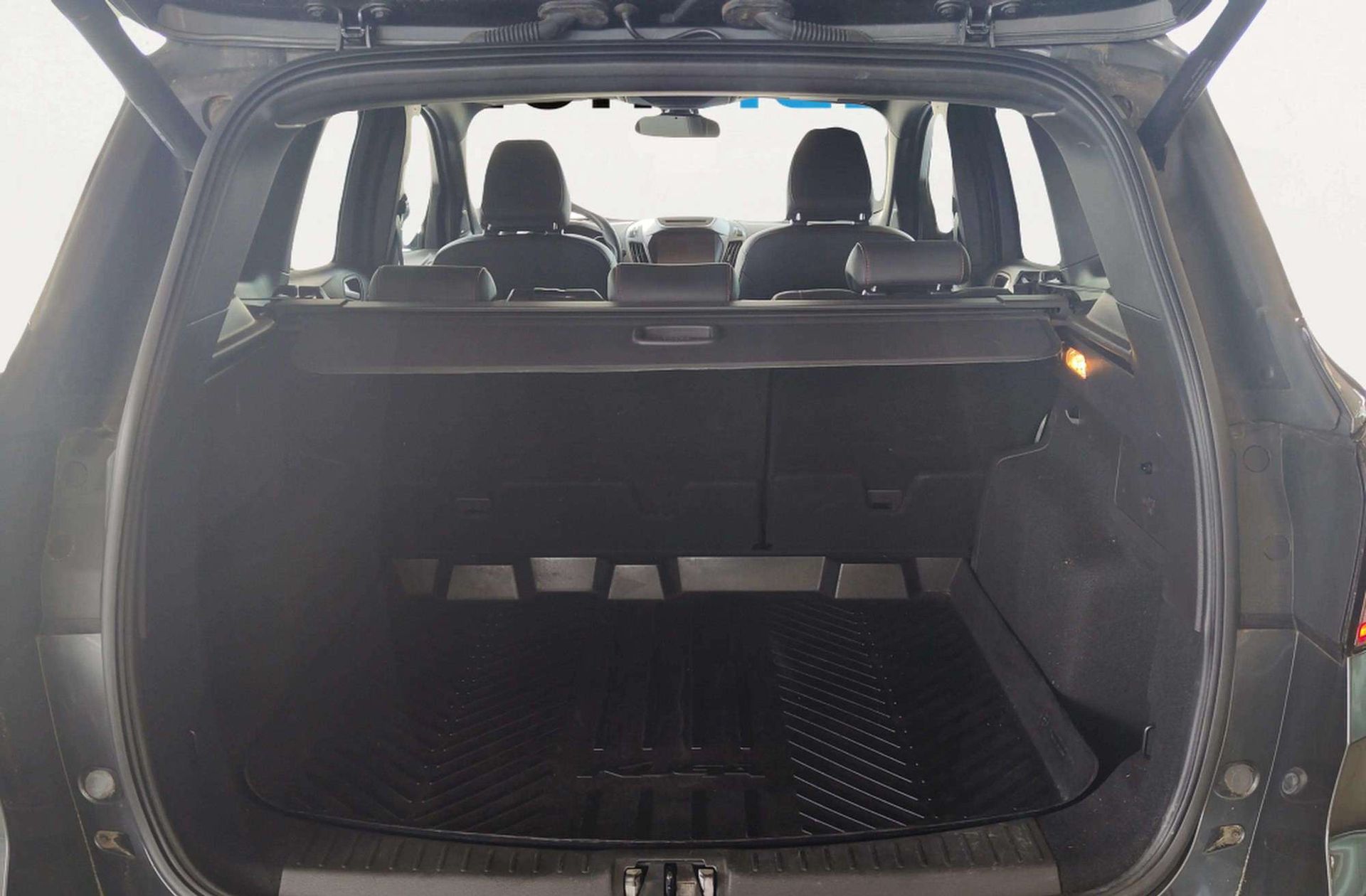 Ford Kuga 1.5 EcoBoost ST-Line Limited Edition 4x2 - foto 21
