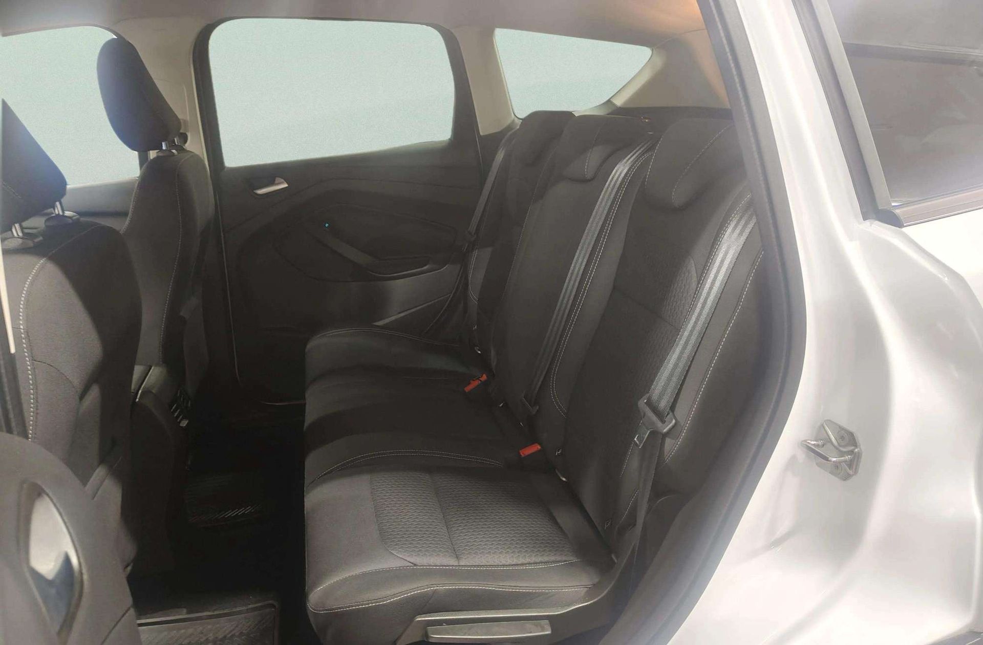 Ford Kuga 1.5 EcoBoost Trend+ 4x2 - foto 12