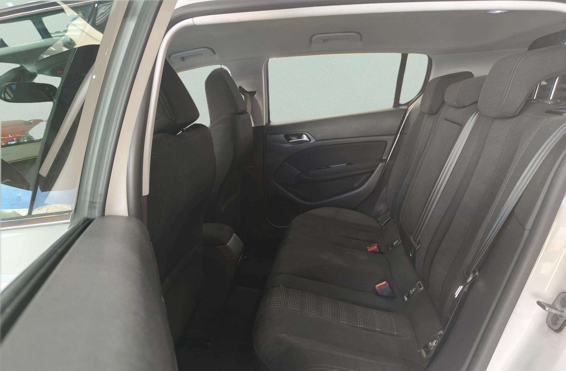 Peugeot 308 PureTech 130 Allure EAT6 - foto 11