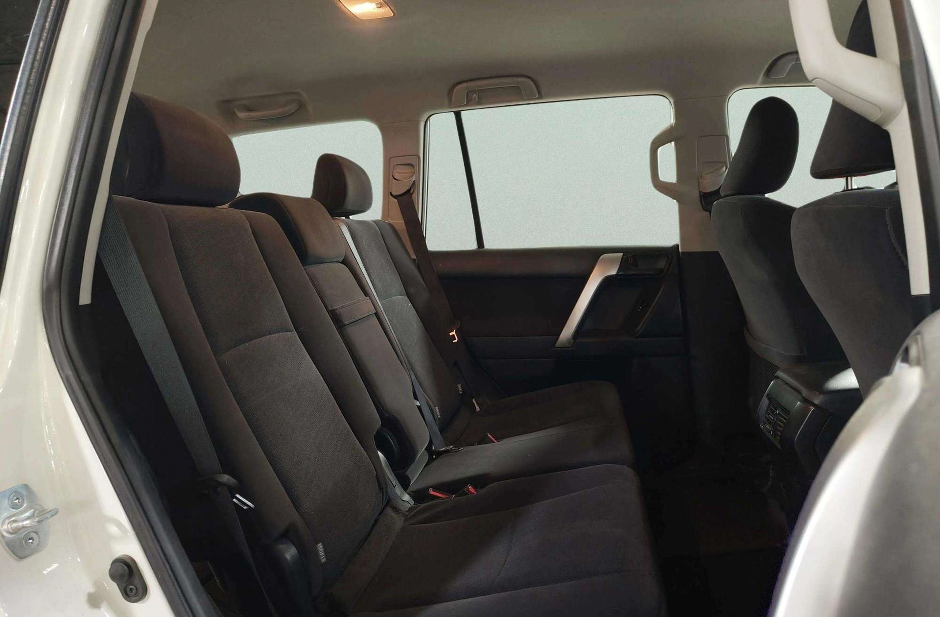 Toyota Land Cruiser 2.8 D-4D GX 7 plazas - foto 15