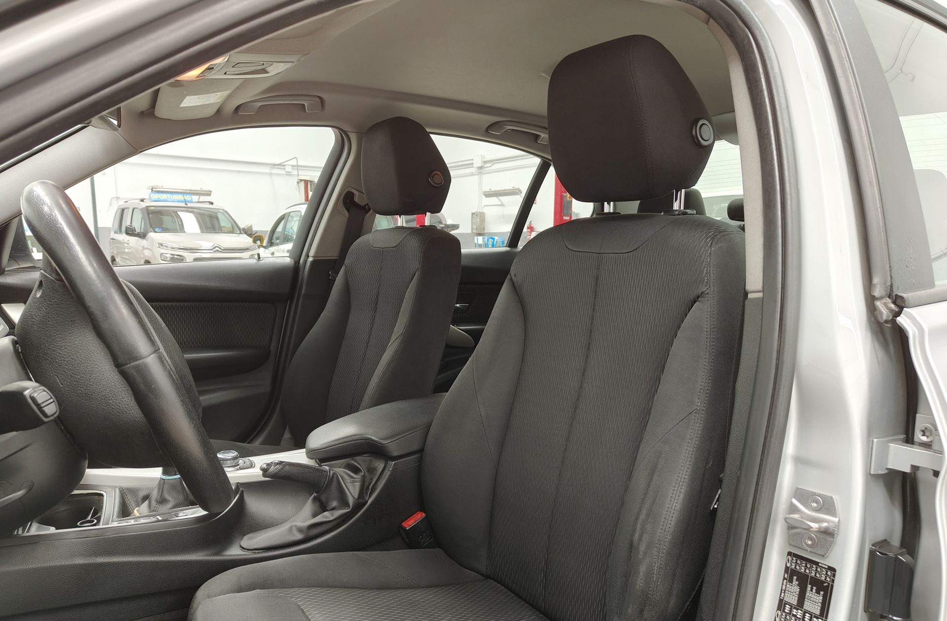 BMW Serie 3 318d - foto 10