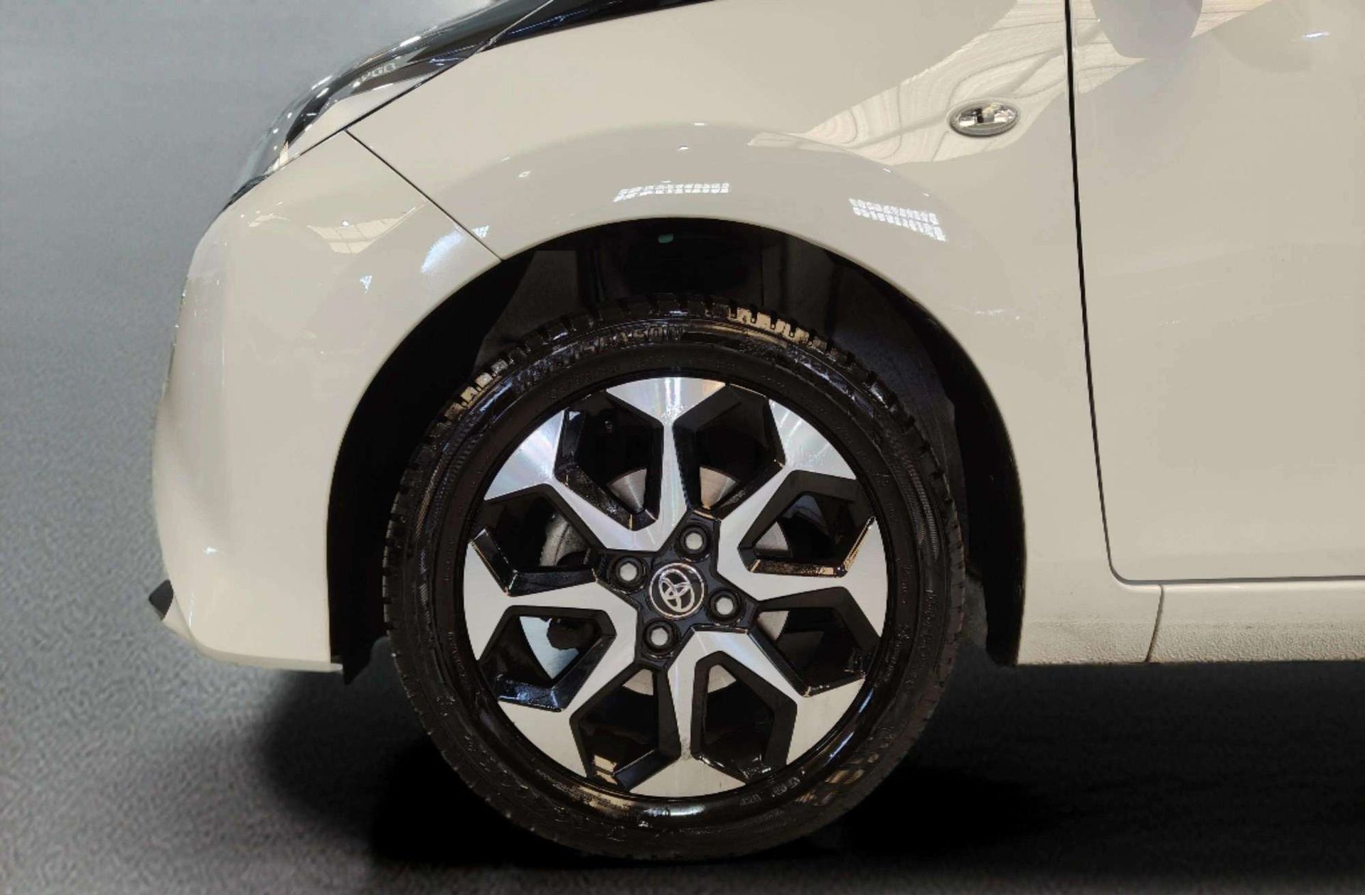 Toyota Aygo 1.0 70 x-play - foto 35