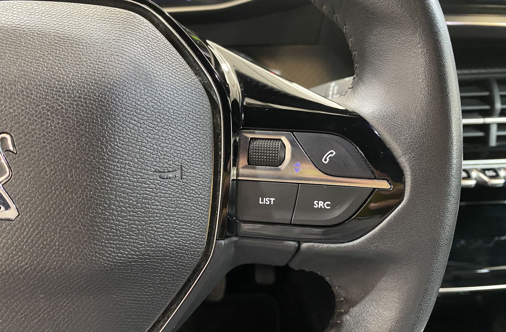 Peugeot 2008 PureTech 100 Allure Pack - foto 24