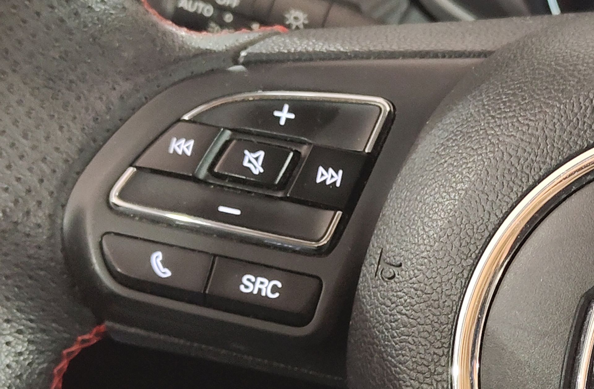 MG ZS 1.0T Luxury - foto 29