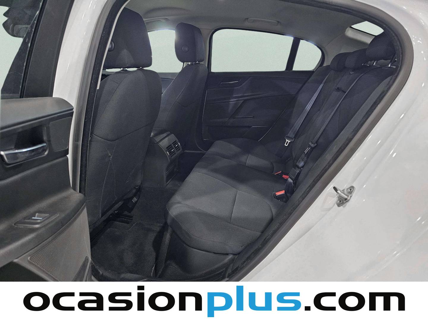Foto asientos traseros Jaguar XE Jaguar XE 2.0 Diesel XE-Pure RWD (180 CV)