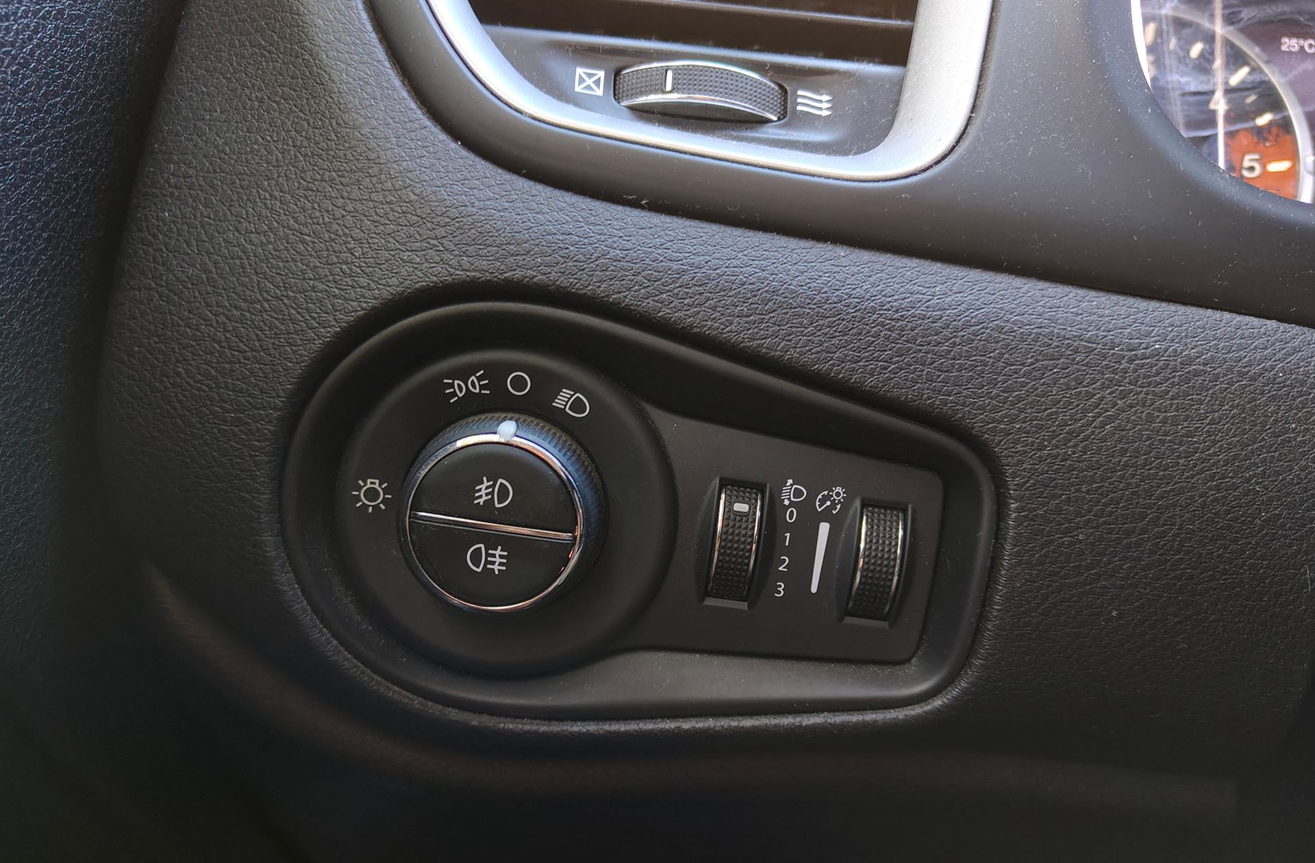 Jeep Renegade 2.0 MultiJet Limited 4x4 AD Low - foto 21