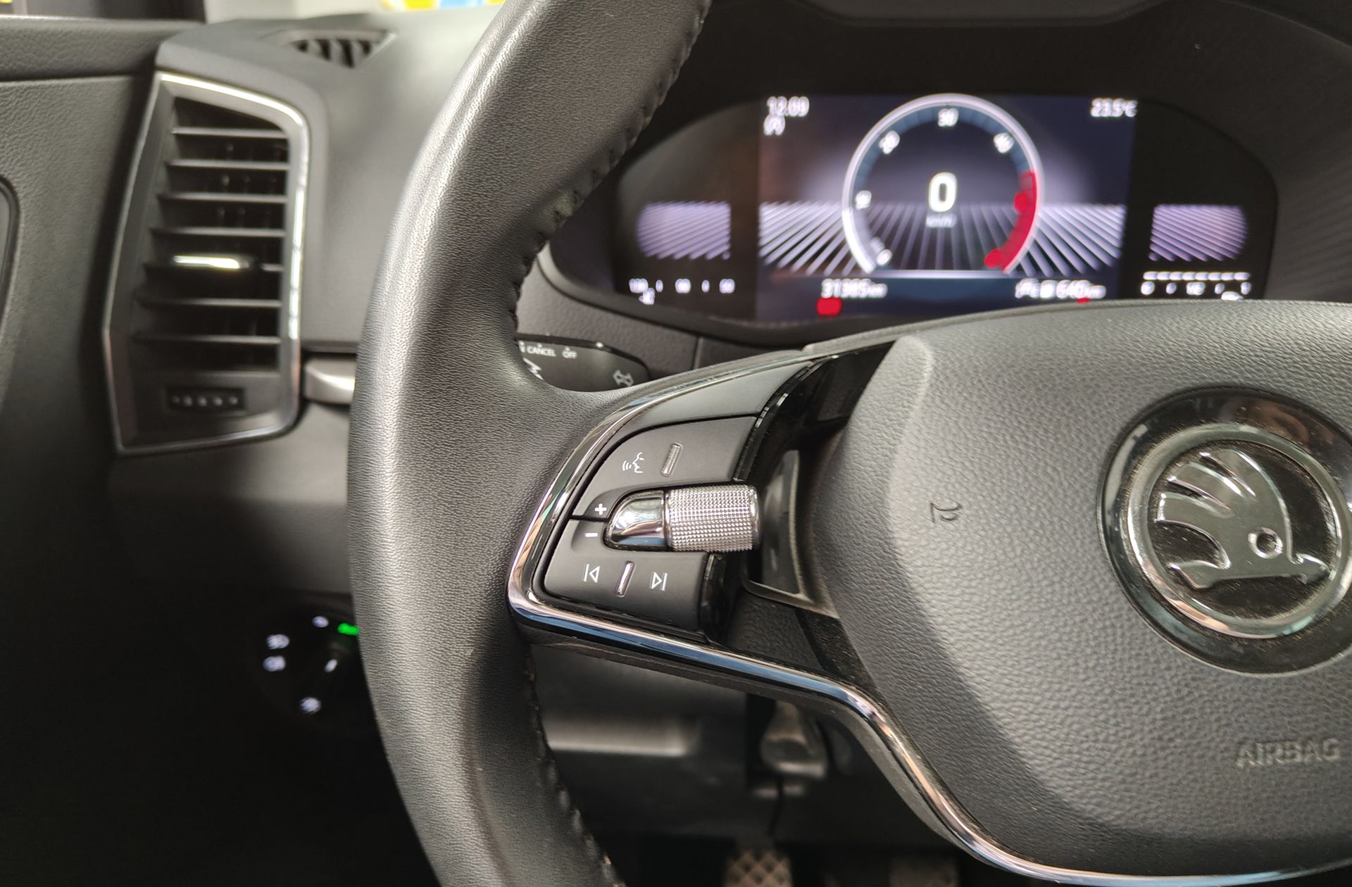 Škoda Karoq 2.0 TDI Selection - foto 23