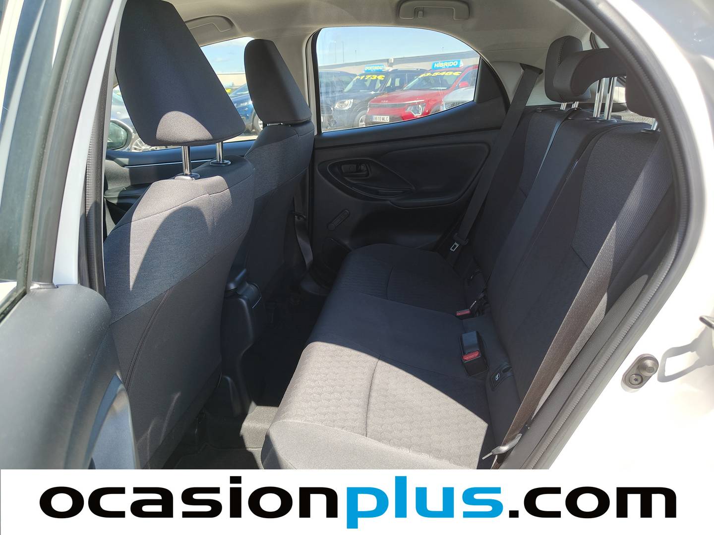 Foto asientos traseros Toyota Yaris Toyota Yaris 120H Business Plus (116 CV)
