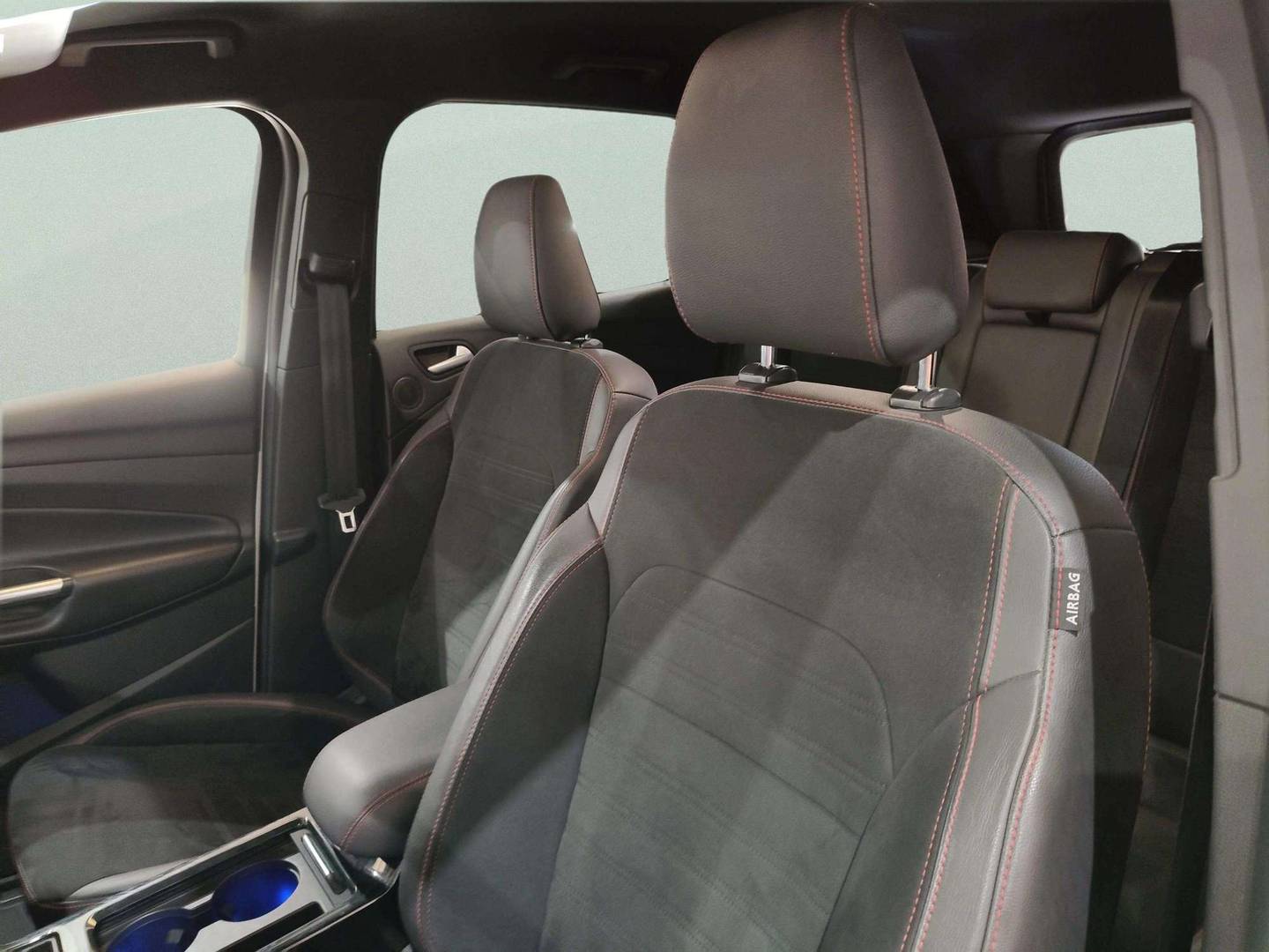 Equipamiento del Ford Kuga Ford Kuga 2.0 TDCI ST-Line 4x2 (150 CV)