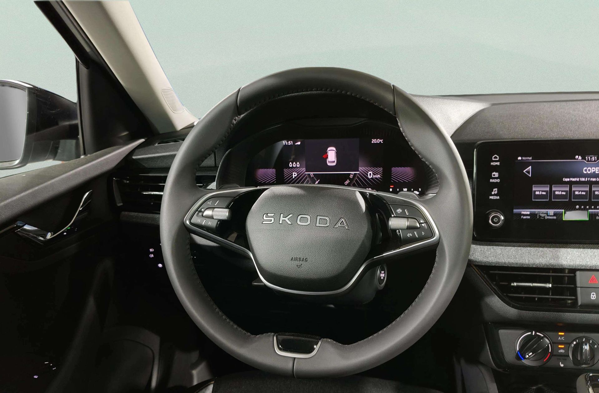 Škoda Kamiq 1.0 TSI Selection DSG - foto 24