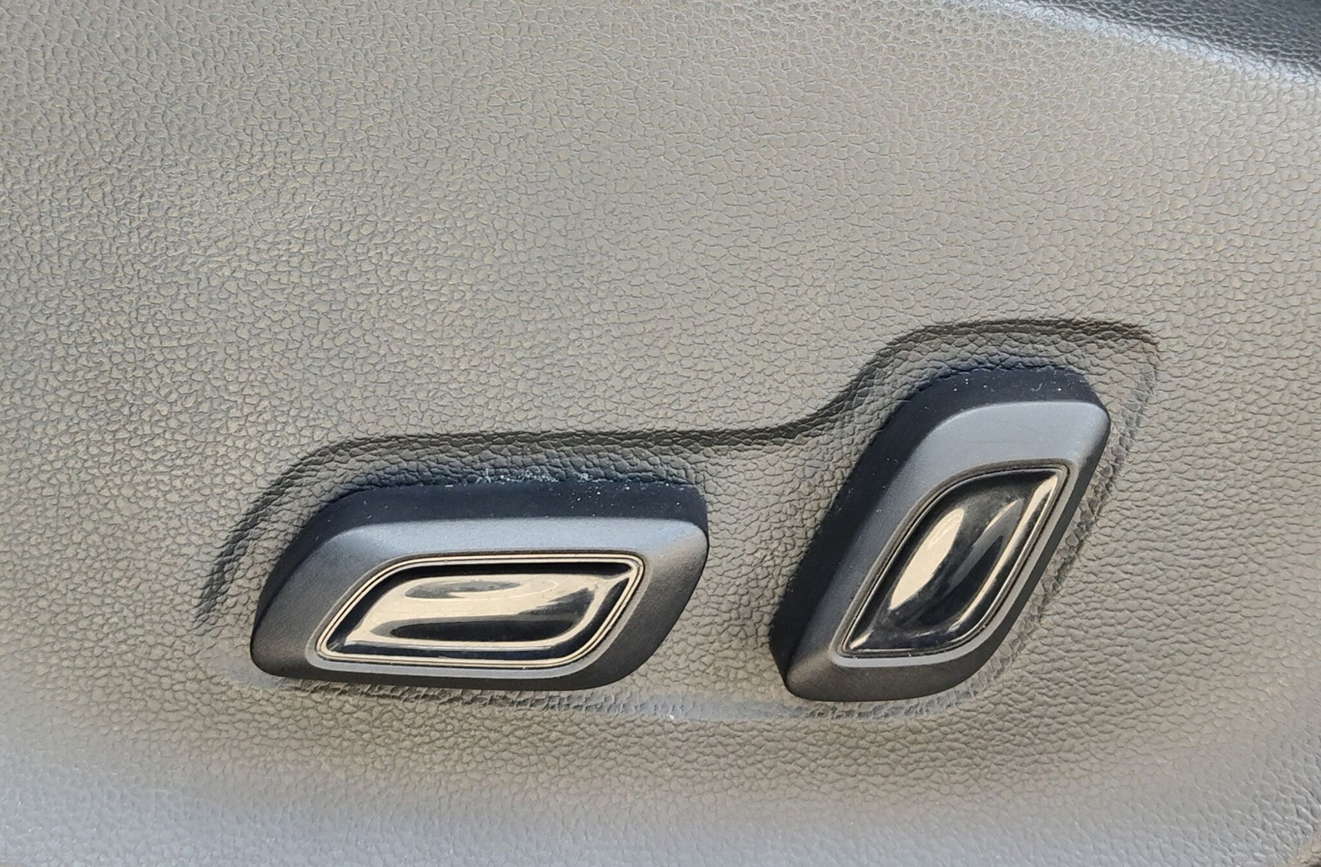MG ZS 1.0T Luxury - foto 11