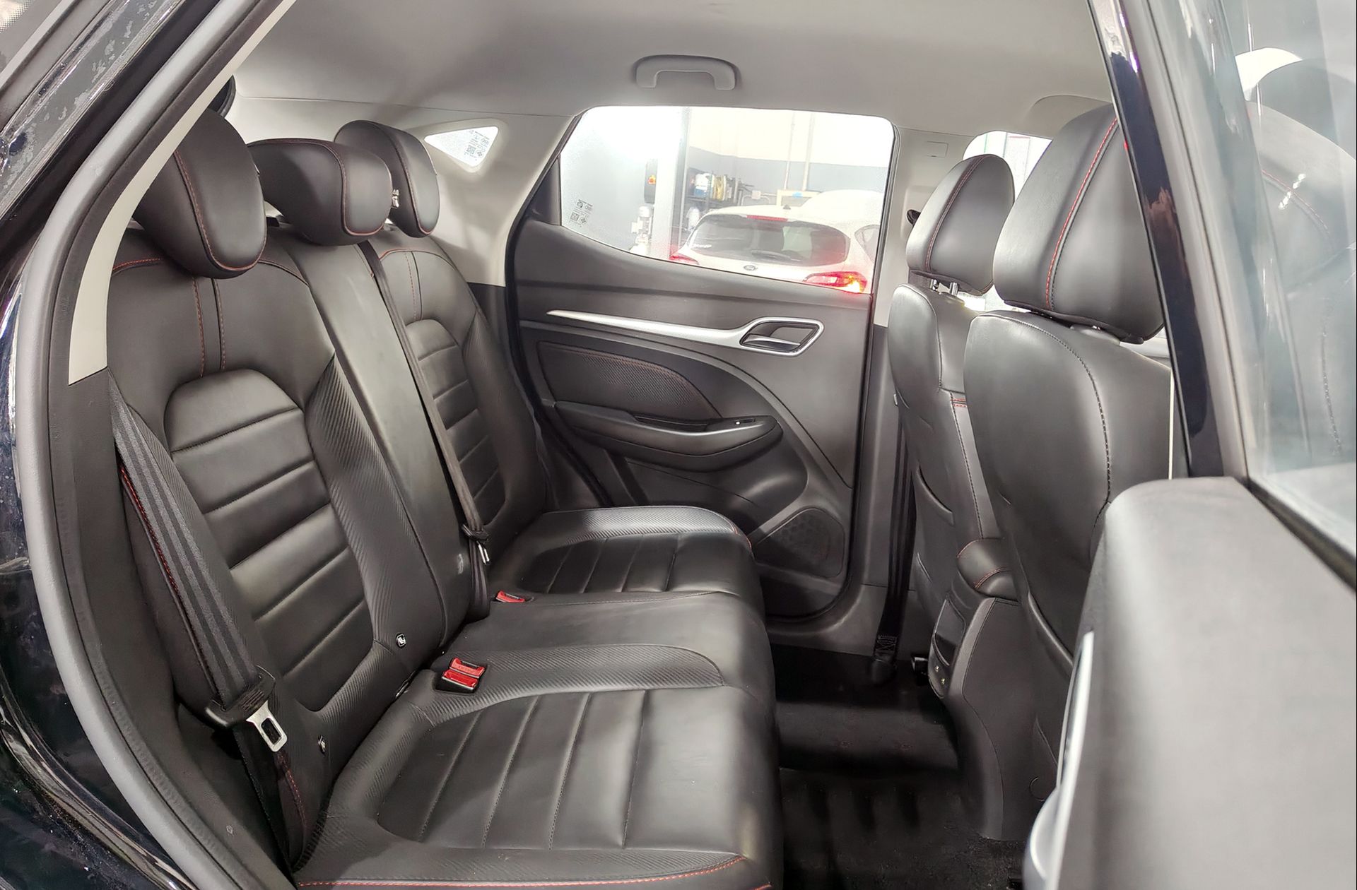 MG ZS 1.0T Luxury - foto 19