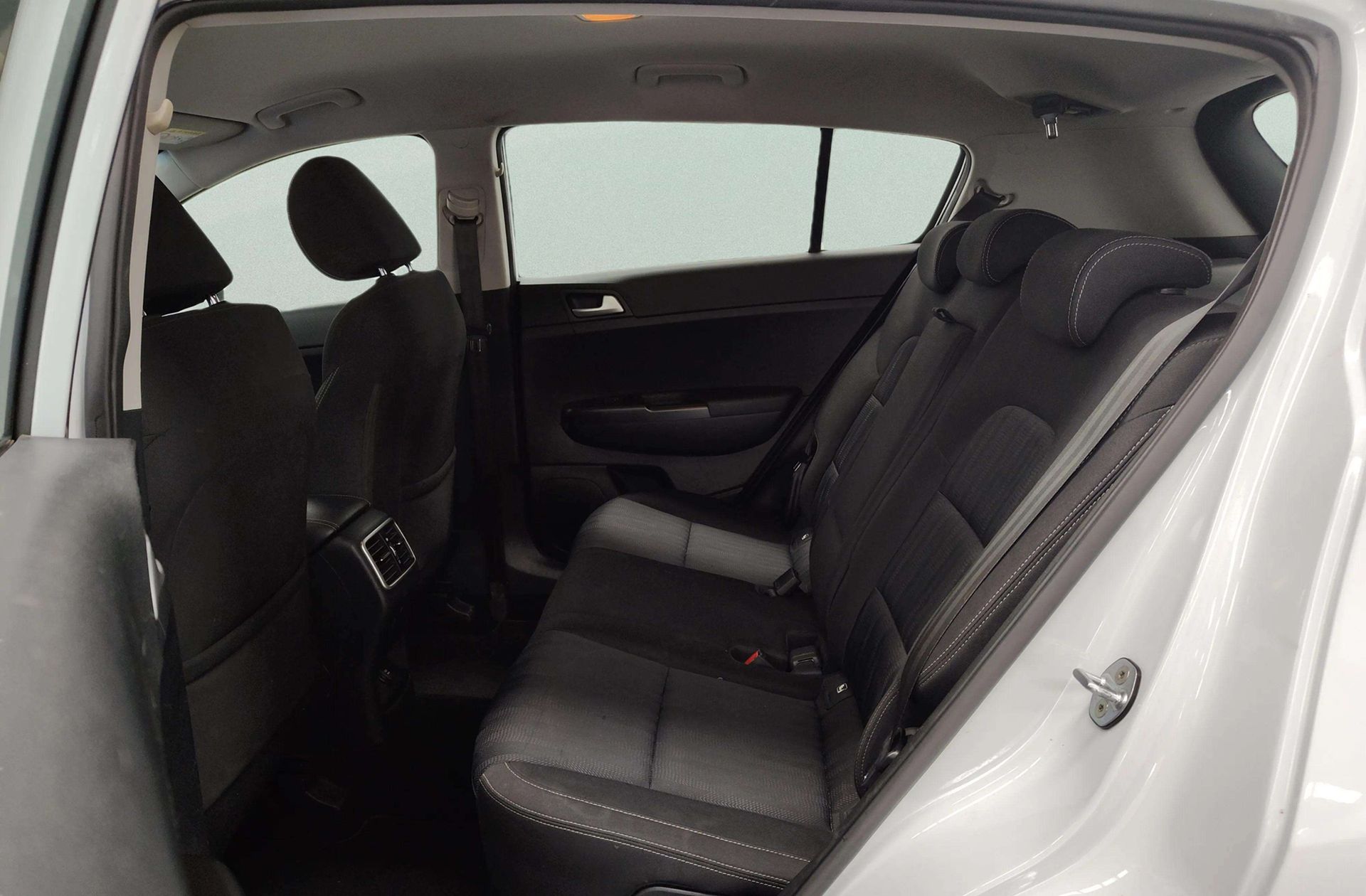 Kia Sportage 1.6 CRDi Business 4x2 DCT - foto 12