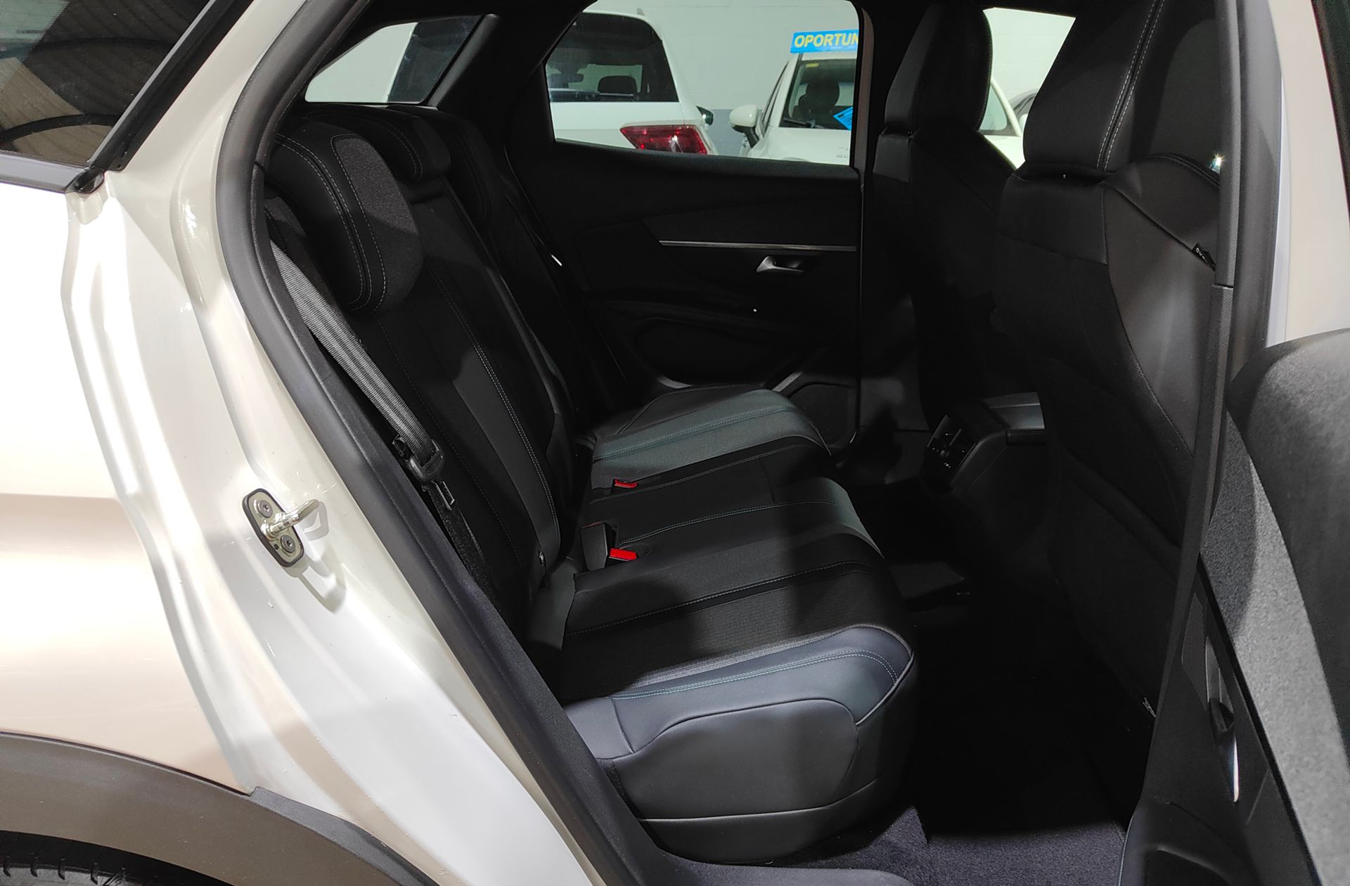 Peugeot 3008 300 Allure Pack e-EAT8 - foto 20