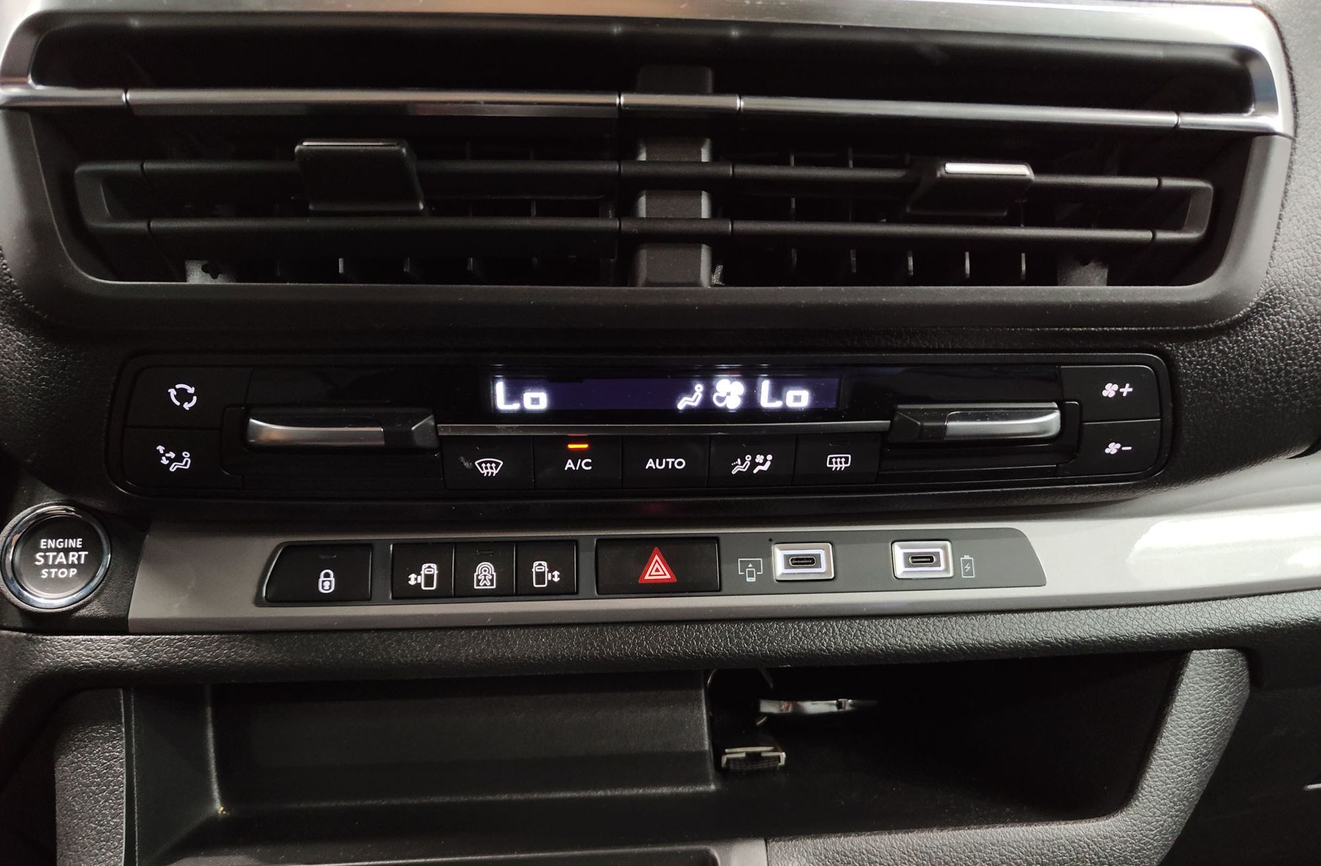 Peugeot Traveller BlueHDi 180 Business VIP Standard EAT8 - foto 31