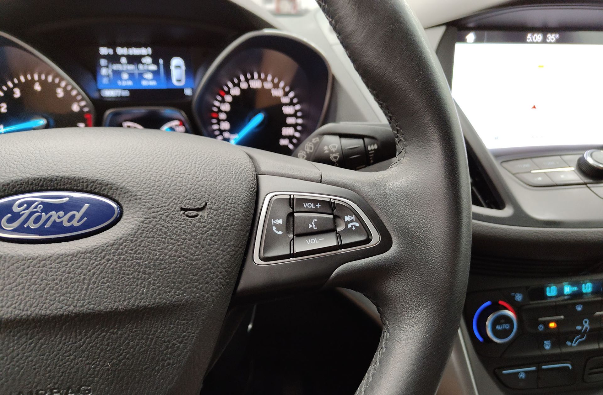 Ford Kuga 1.5 EcoBoost Trend+ 4x2 - foto 34