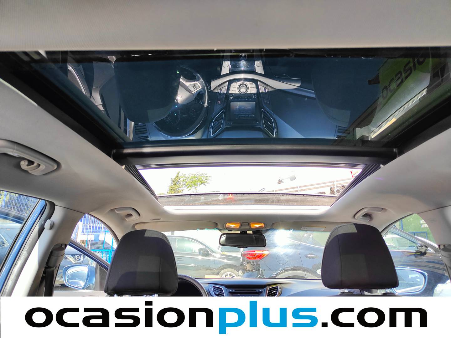 Extras y acabados del Hyundai i40 Hyundai i40 CW 1.7 CRDI BlueDrive Tecno Xenon Sky (136 CV)
