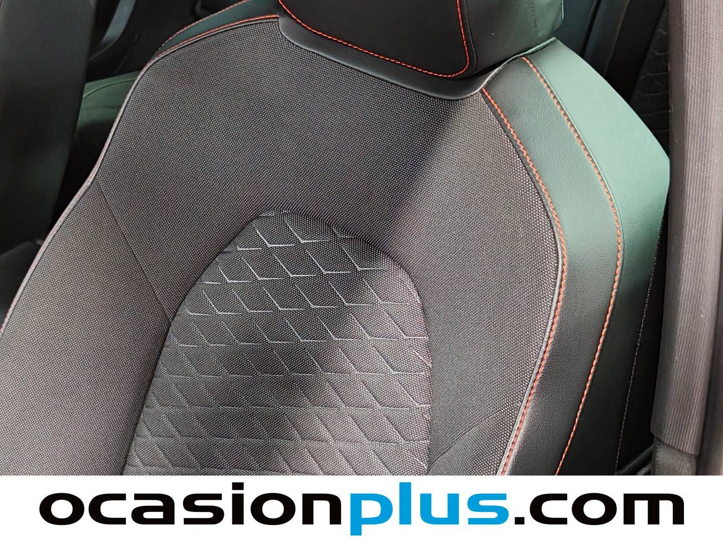 Extras y acabados del Seat León Seat León 1.0 eTSI S&S FR 25 Aniversario DSG (110 CV)