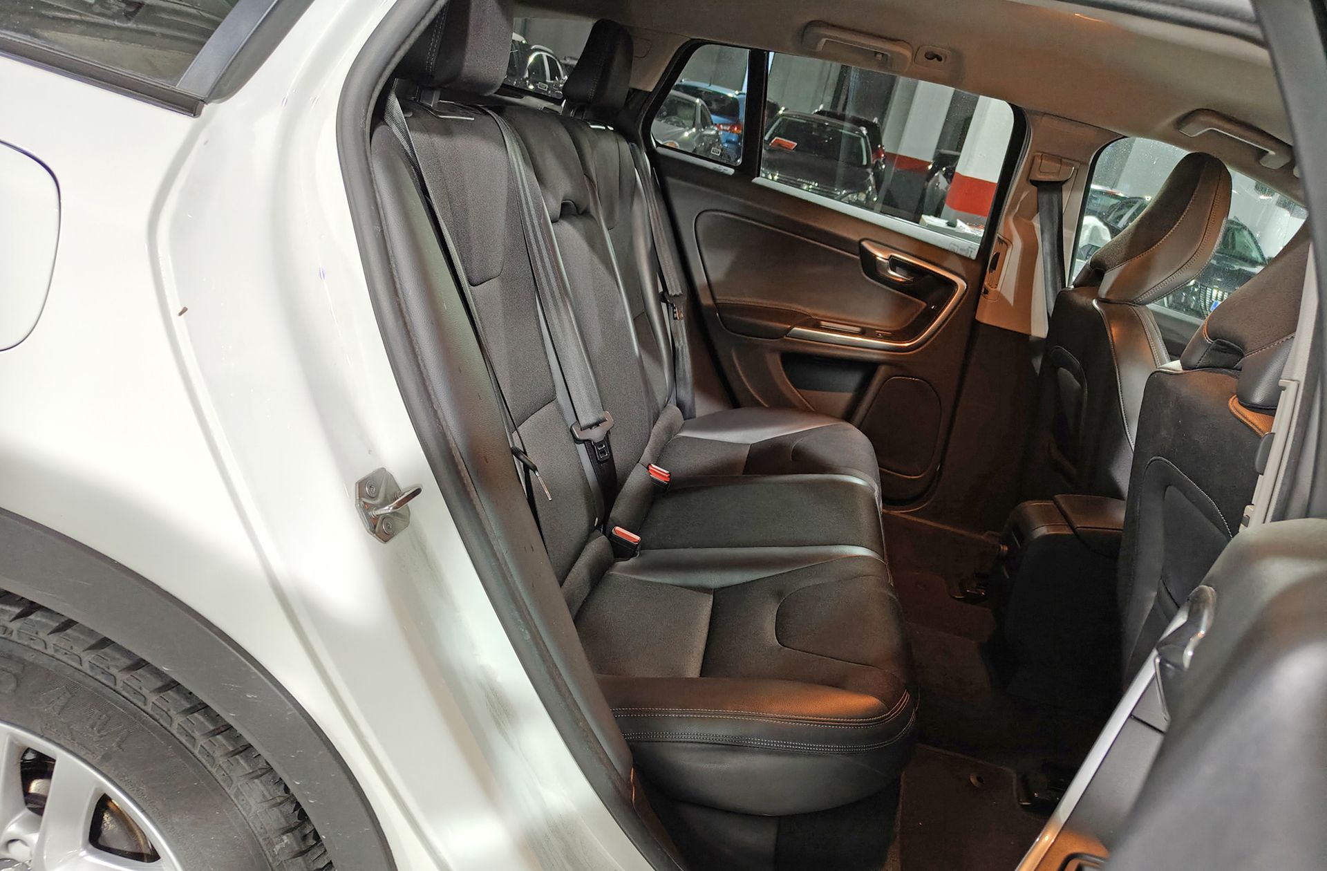 Volvo V60 Cross Country D3 Kinetic - foto 14