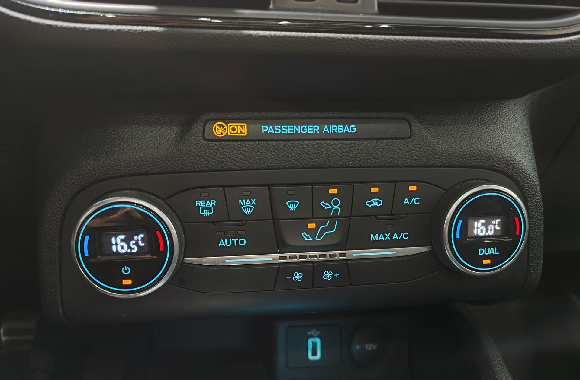Ford Focus 1.5 EcoBlue ST-Line - foto 36