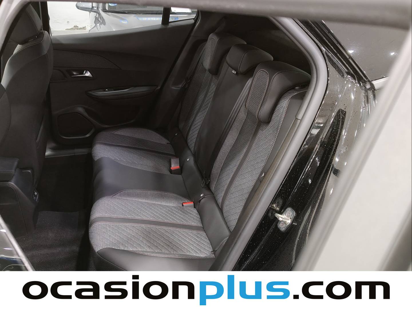 Foto asientos traseros Peugeot 2008 Peugeot 2008 Allure Hybrid eDCS6 (145 CV)
