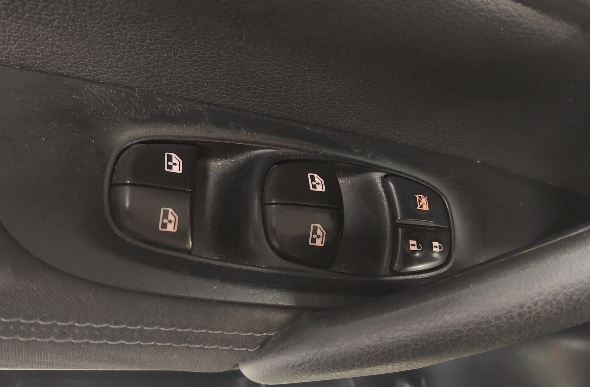 Nissan Qashqai DIG-T 115 N-Connecta - foto 35