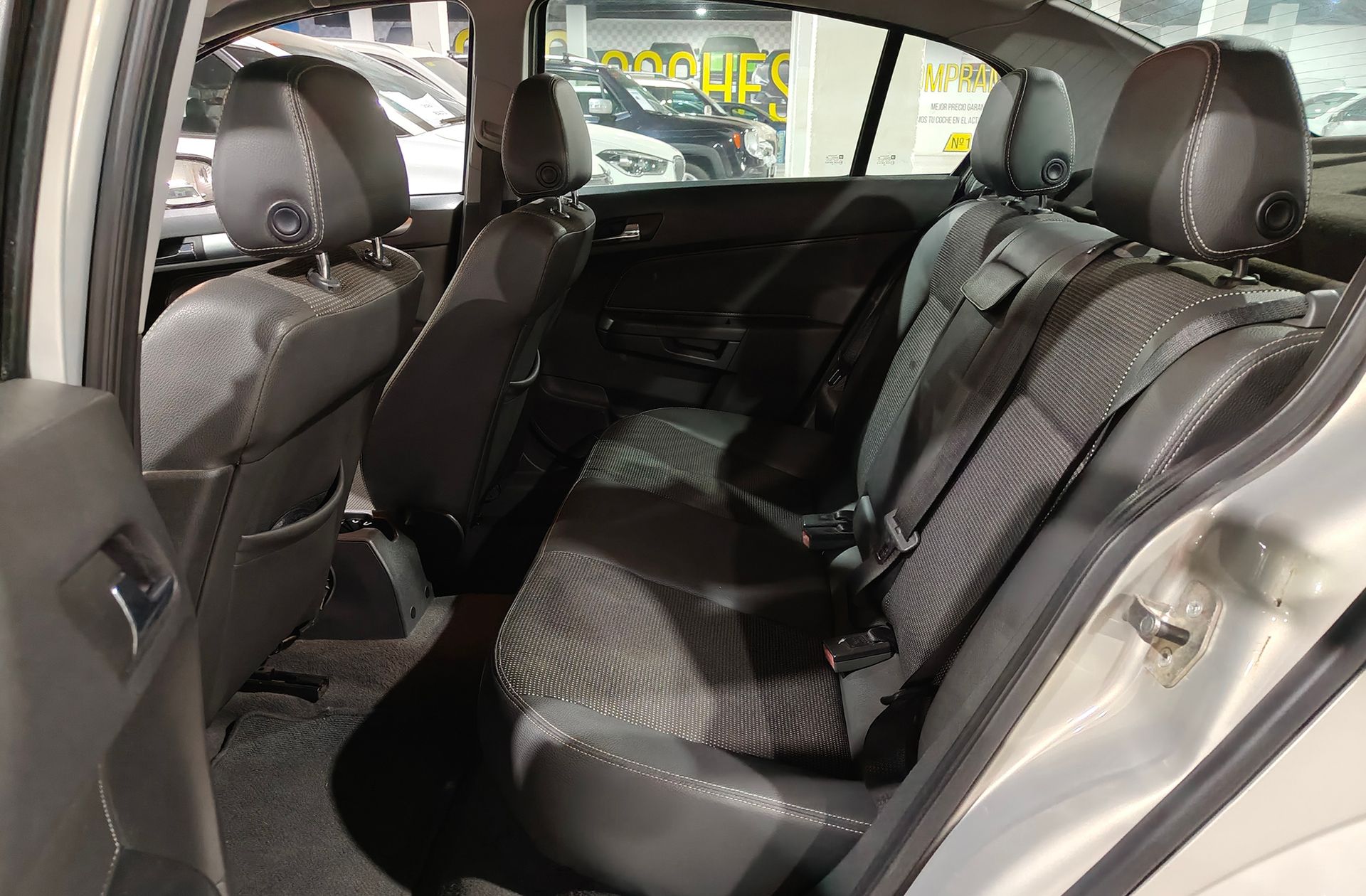 Opel Astra 1.7CDTi Edition - foto 8