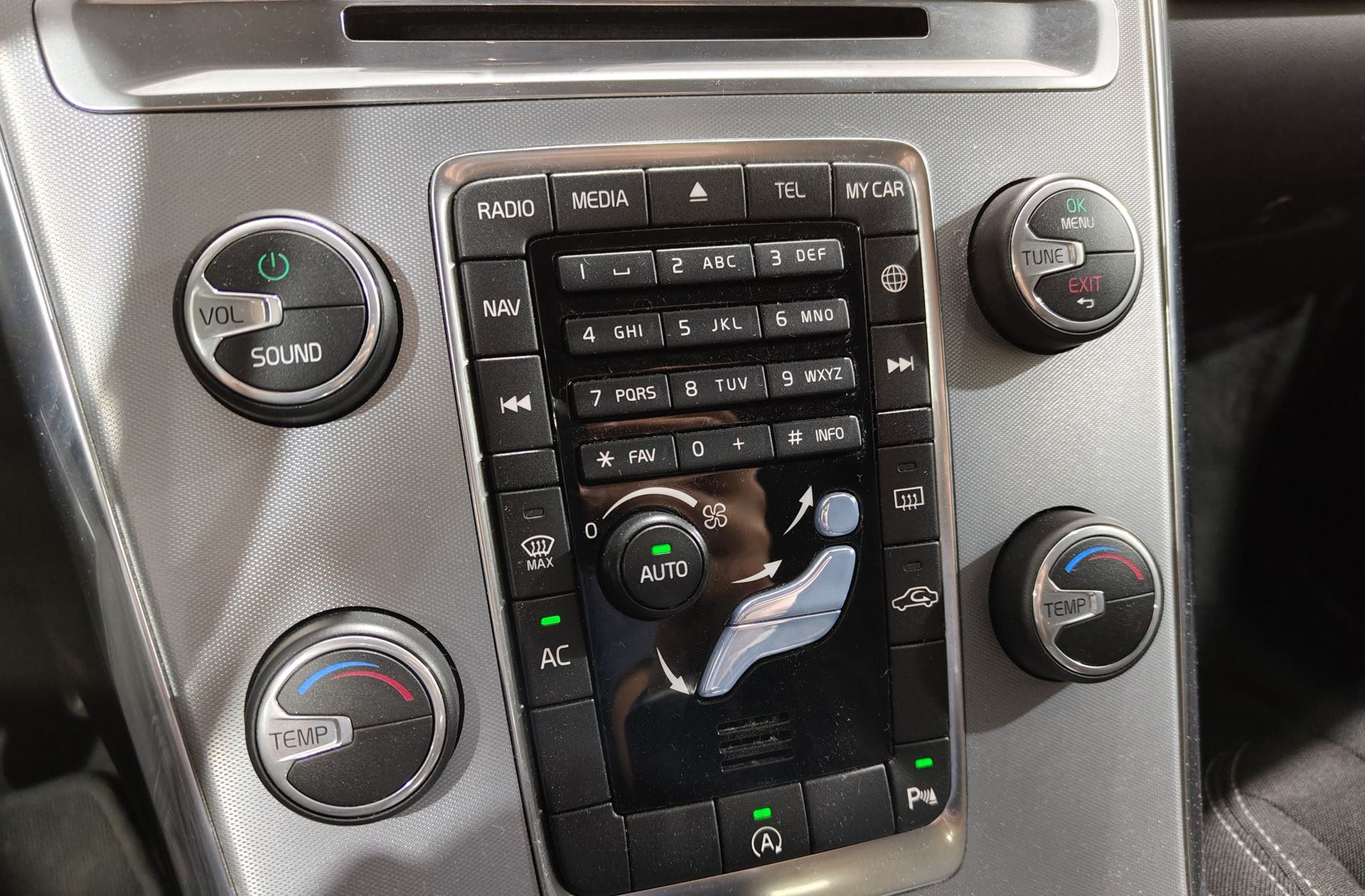 Volvo XC60 D3 Kinetic - foto 31