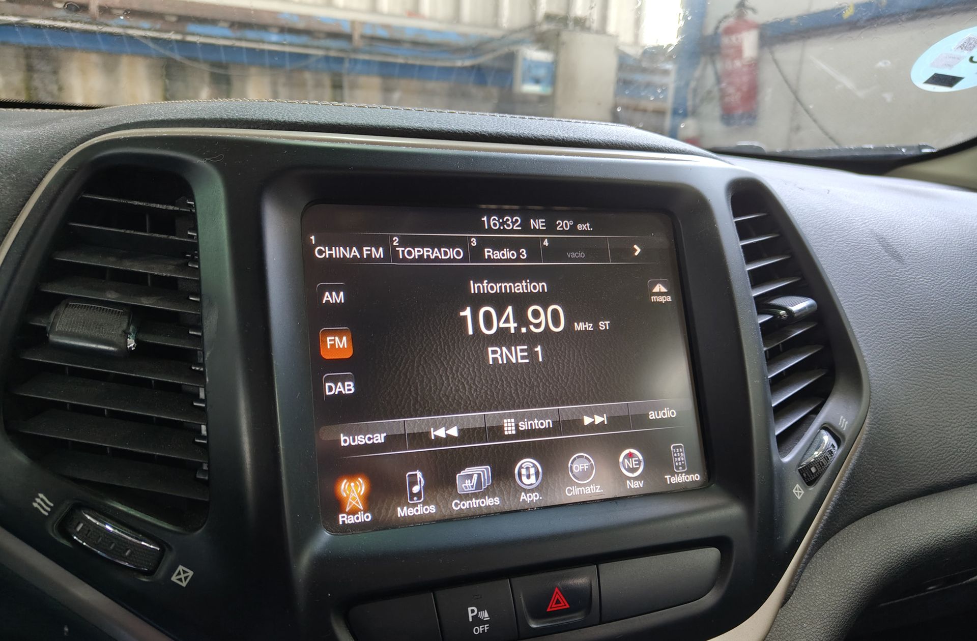 Jeep Cherokee 2.0 CRD Longitude 4x2 - foto 33