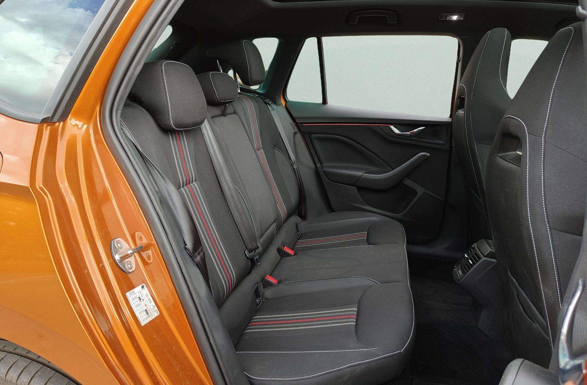 Škoda Kamiq 1.5 TSI Montecarlo DSG - foto 20