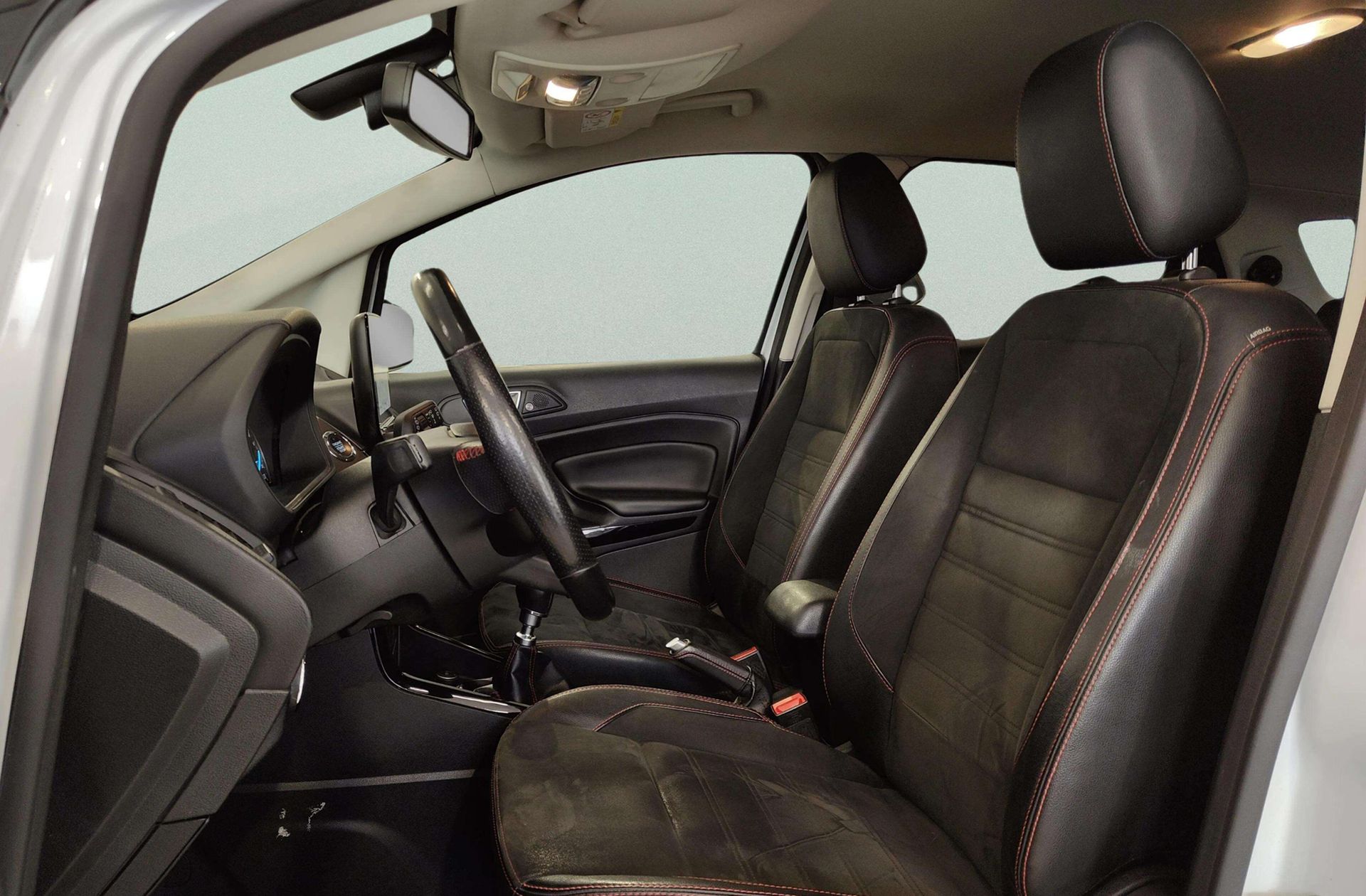 Ford EcoSport 1.5 TDCi ST Line - foto 11