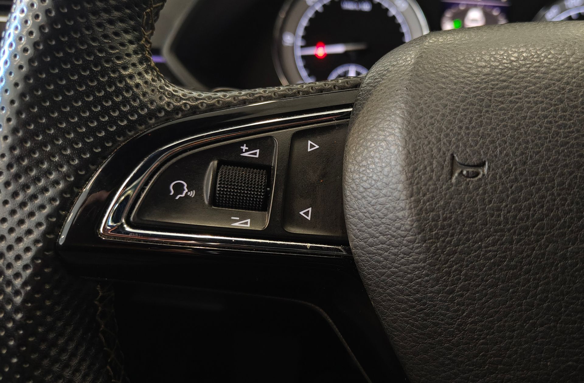 Škoda Superb Combi 2.0 TDI Sport Line DSG - foto 31