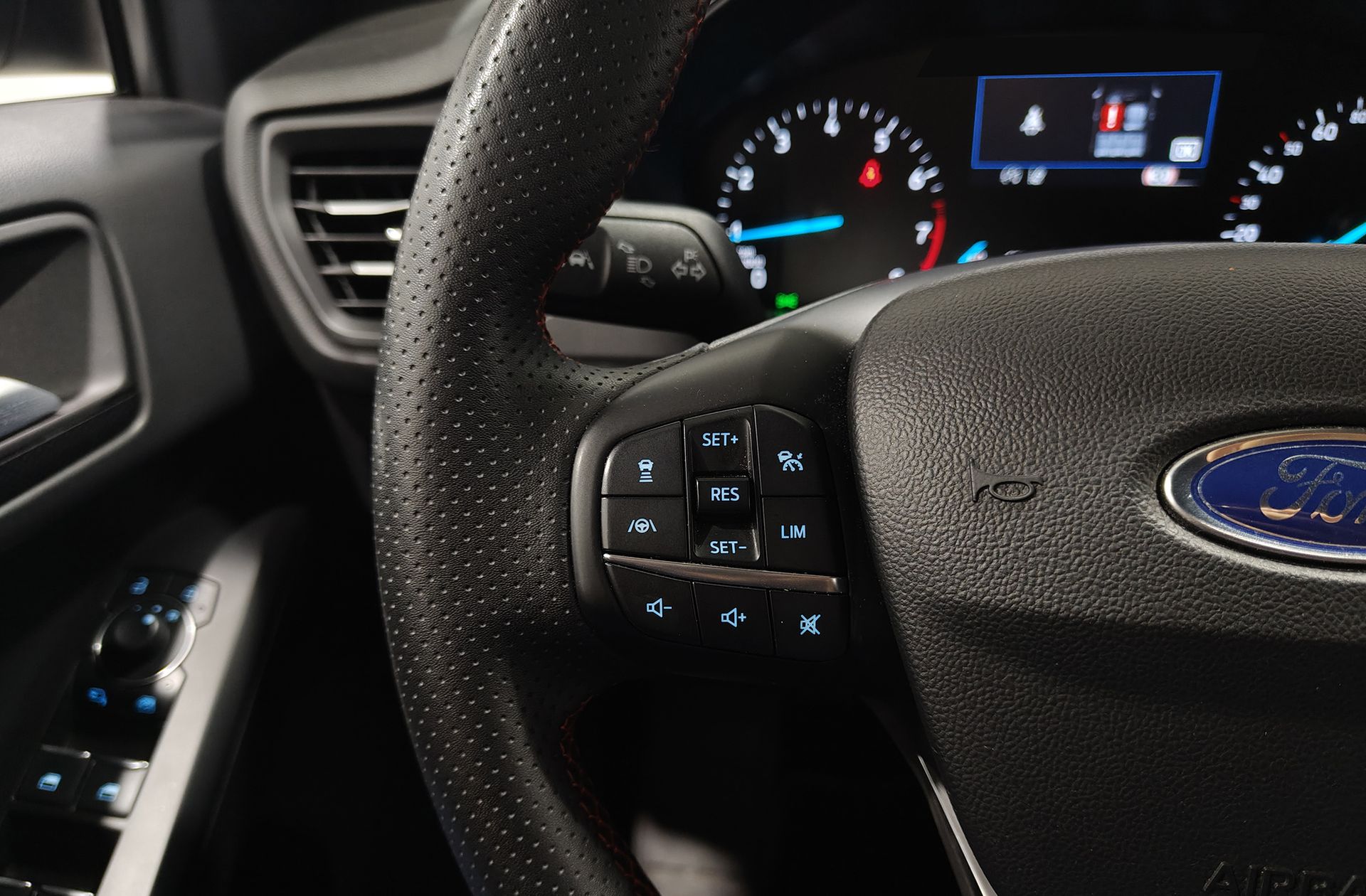 Ford Focus 1.0 EcoBoost MHEV ST-Line - foto 29