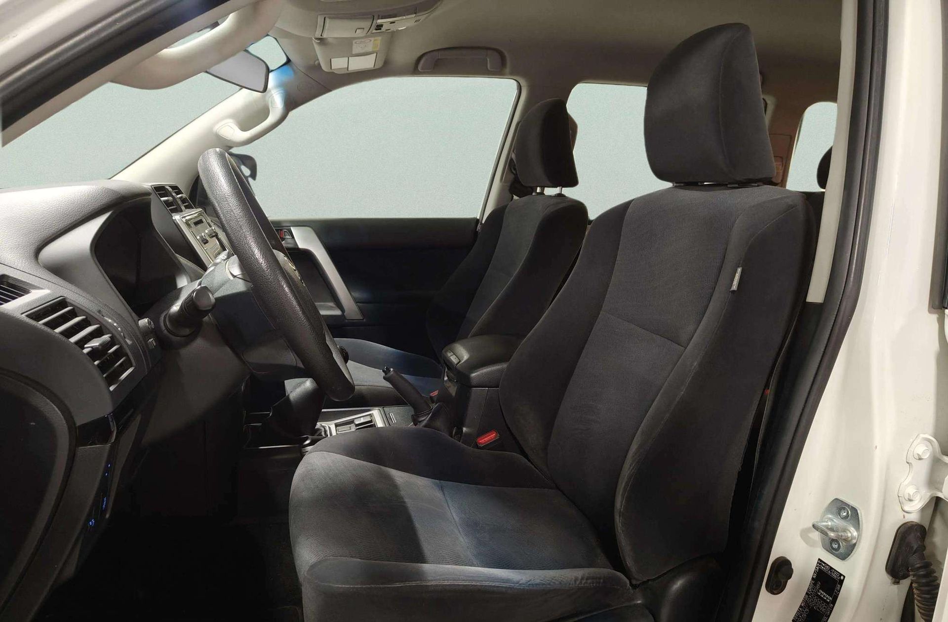 Toyota Land Cruiser 2.8 D-4D GX 7 plazas - foto 9