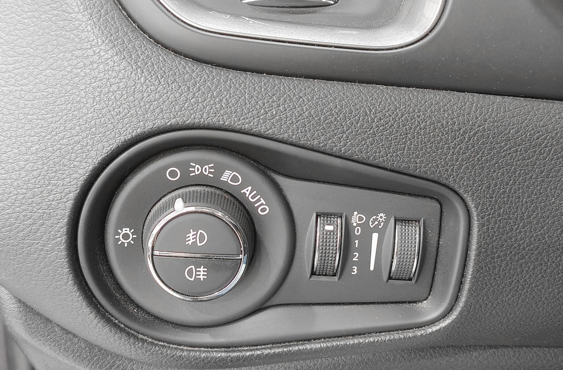 Jeep Renegade eHybrid 1.5 Limited ATX - foto 22